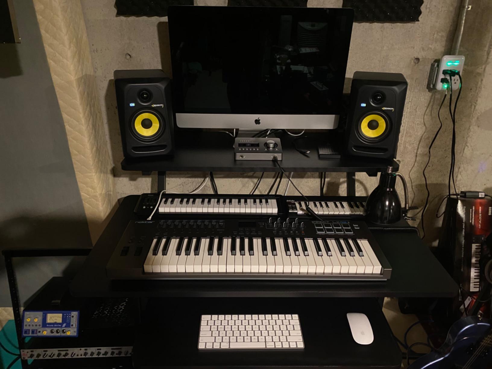 On-Stage WS7500 Series Wood Studio Workstation - Rosewood customer photo 2