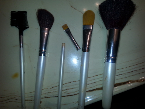 e.l.f. Professional Set of 12 Makeup Brushes, Pro-Worthy Makeup Brushes For A Flawless Full-Face Application, Vegan & Cruelty-Free customer photo 2
