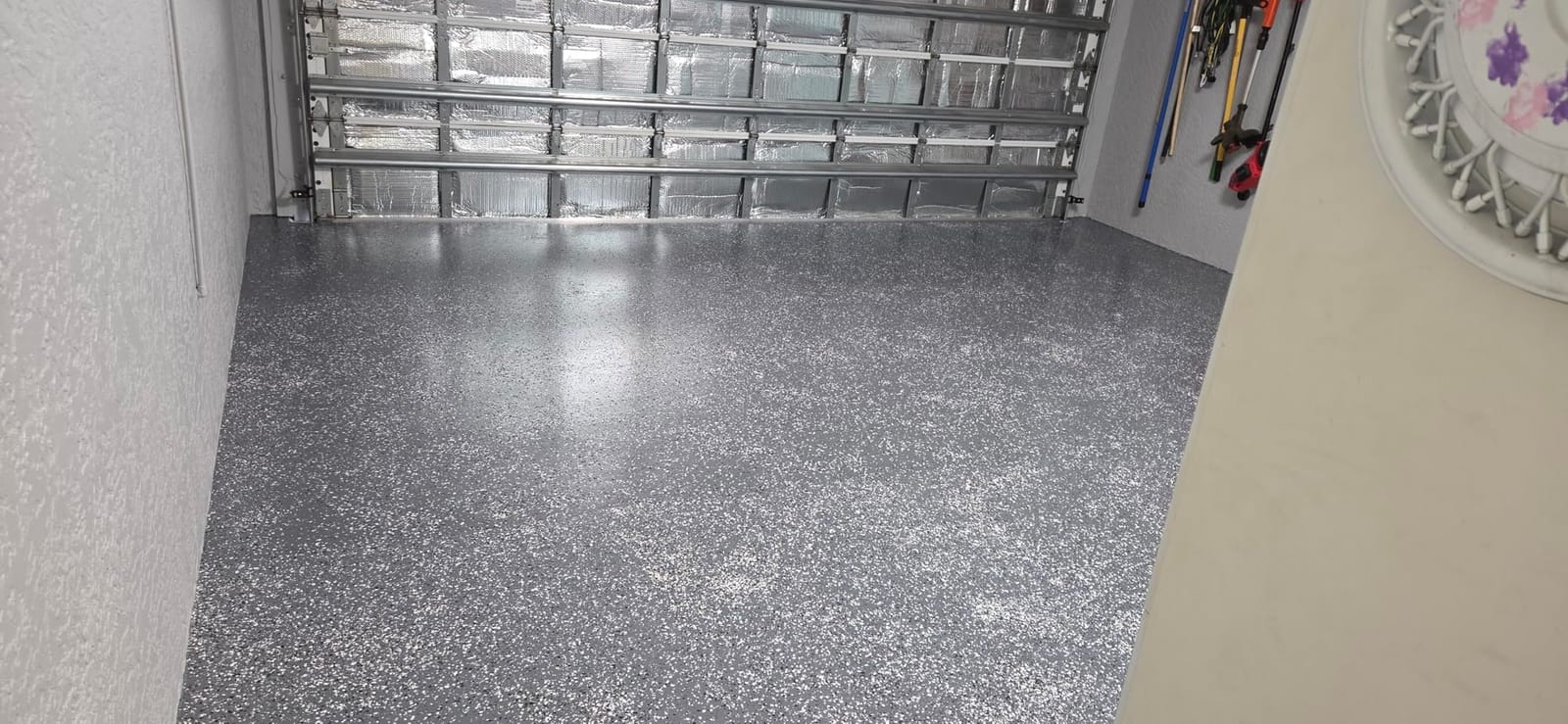 Rust-Oleum 251965 EPOXYSHIELD Garage Floor Coating Kit, 1 Car, Gloss Gray customer photo 1