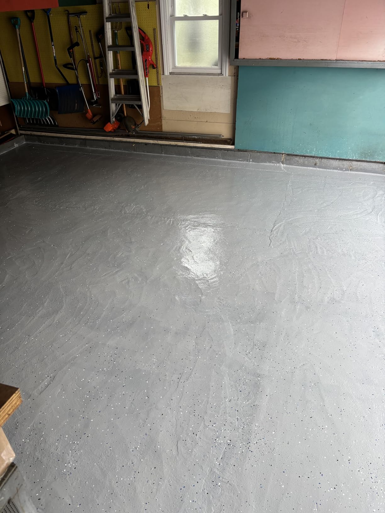 Rust-Oleum 251965 EPOXYSHIELD Garage Floor Coating Kit, 1 Car, Gloss Gray customer photo 2