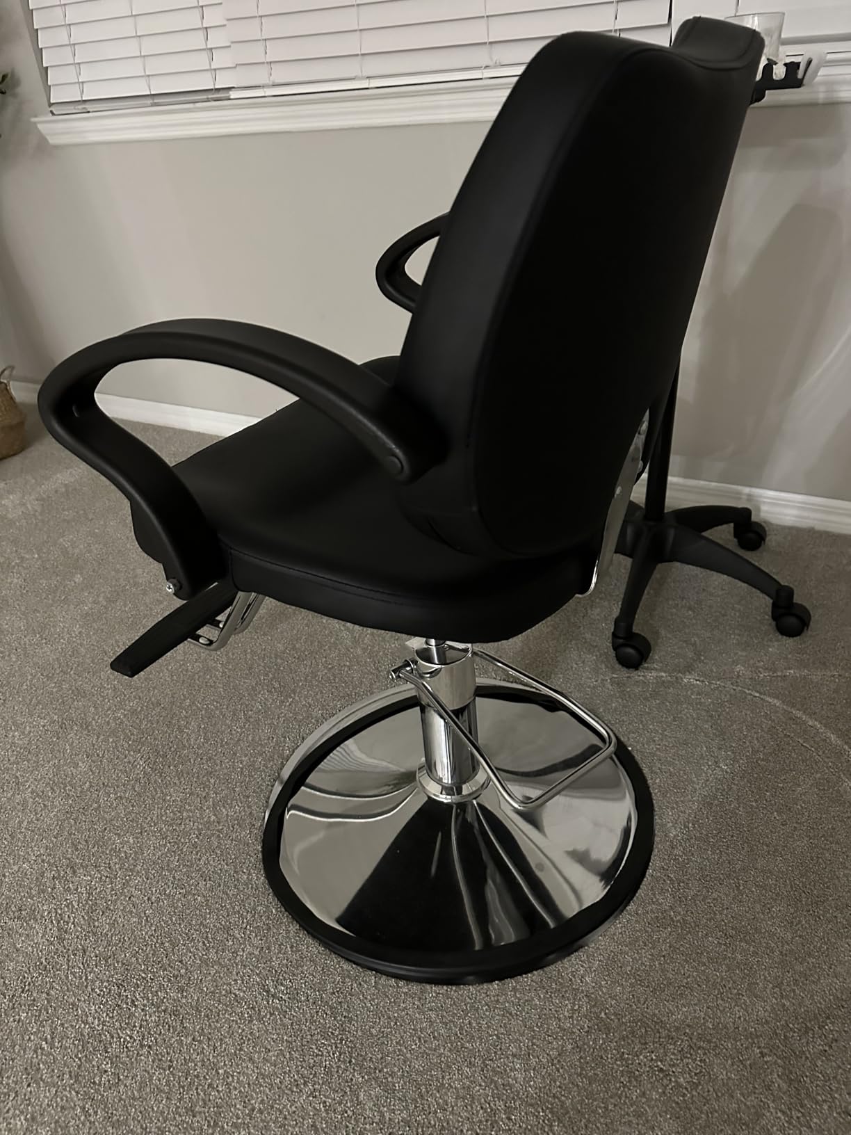 BestMassage Barber Chair Black PU Leather Styling Chair with Footrest and Adjustable Height, Anti-Slip Chrome Base, Heavy-Duty Steel Frame for Hair Stylists & Home Use customer photo 2