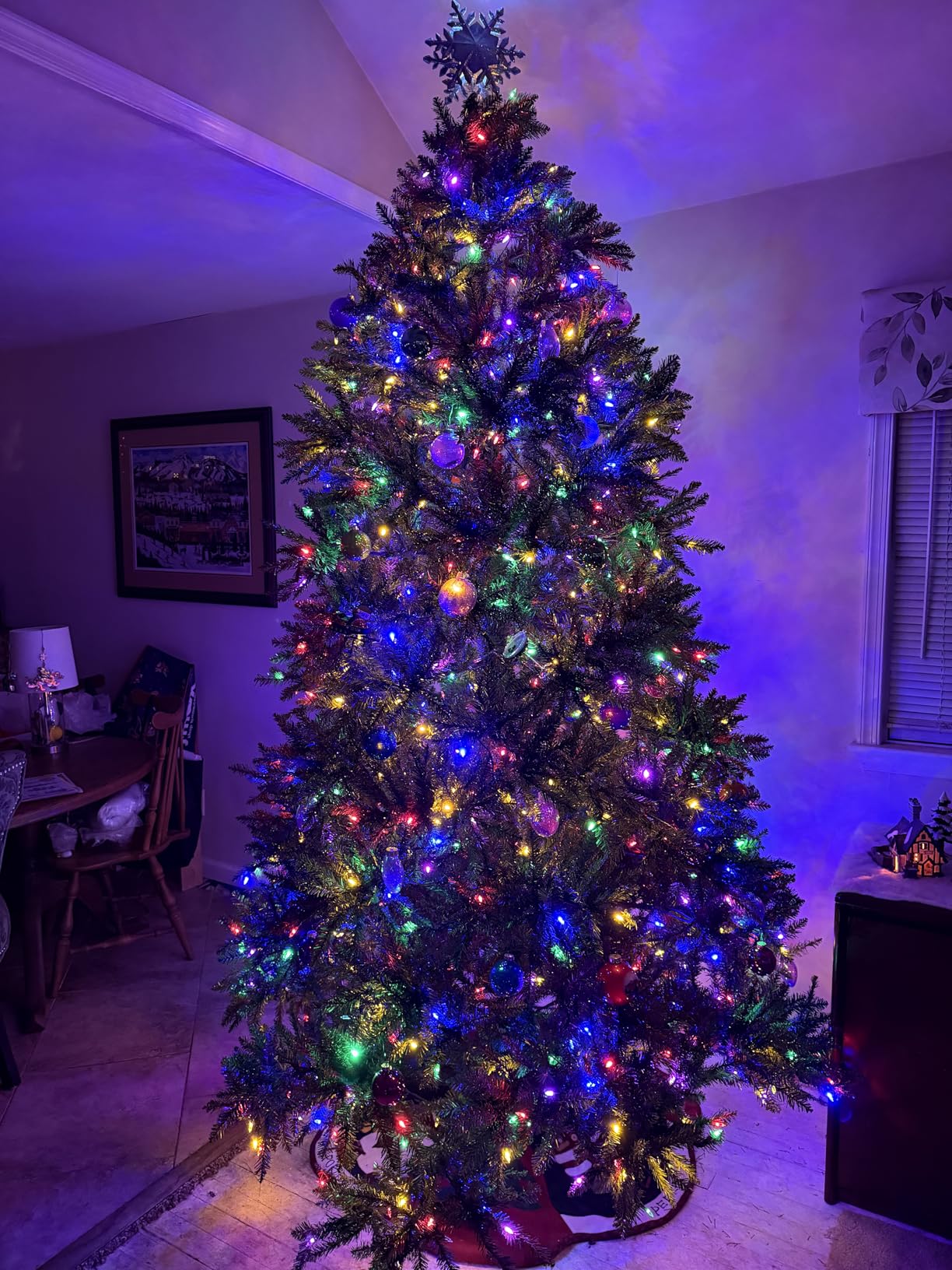 National Tree Company 7.5ft Pre-Lit Dunhill Fir Artificial Christmas Tree | 700 LED Lights, 10 Light Functions, 2,514 Tips, Foot Pedal, Includes Stand, Green customer photo 2