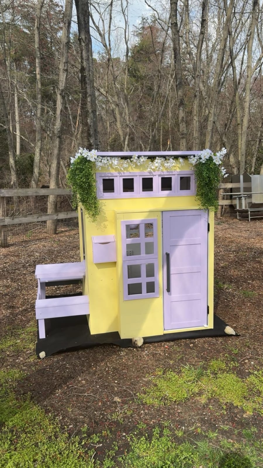 KidKraft Modern Outdoor Wooden Playhouse with Picnic Table, Mailbox and Outdoor Grill, Gift for Ages 3+ customer photo 1