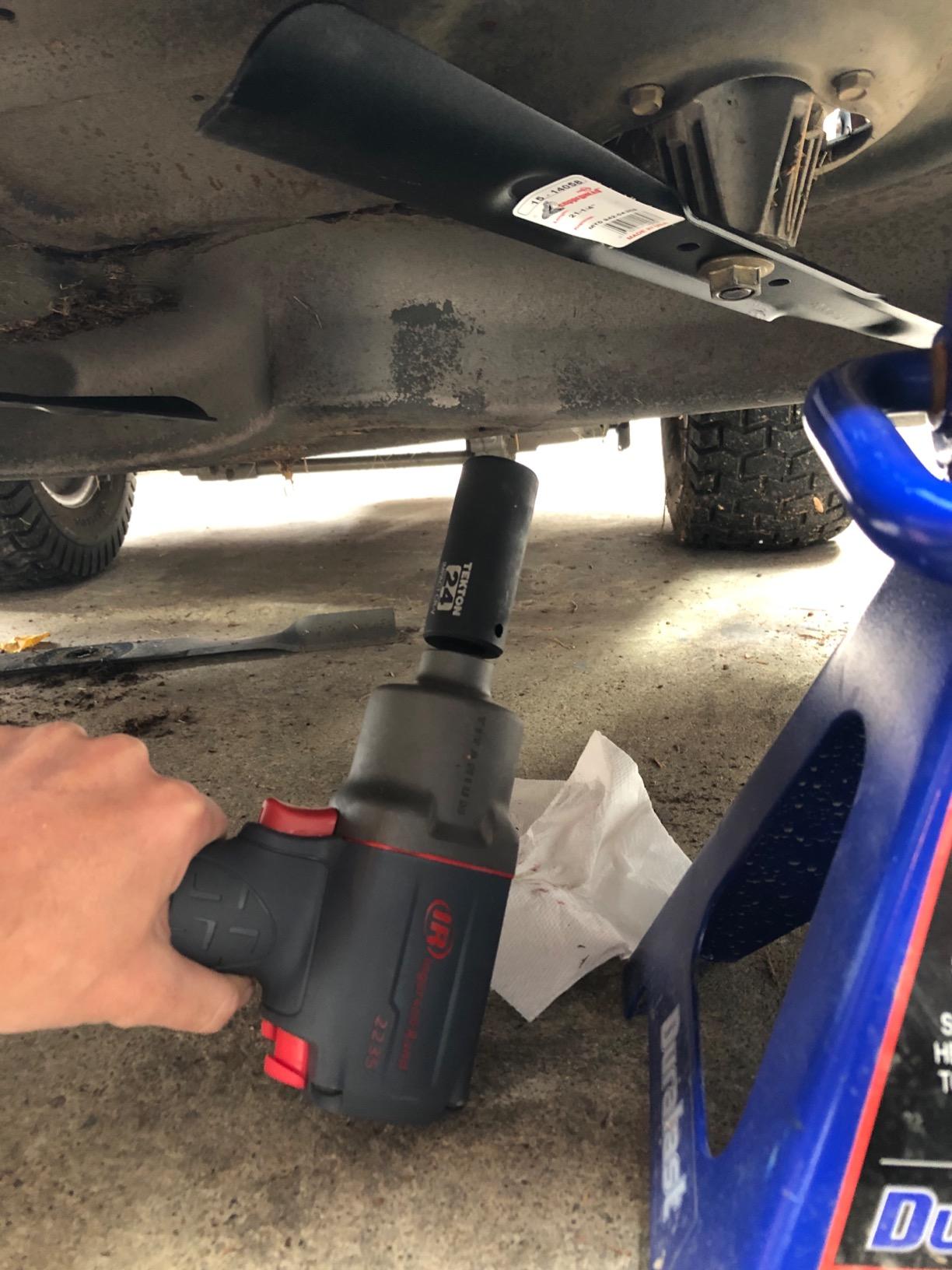 Ingersoll Rand 2235TiMAX 1/2-Inch-Drive Air Impact Wrench with Up to 1,350 Foot-Pounds Torque Output customer photo 1