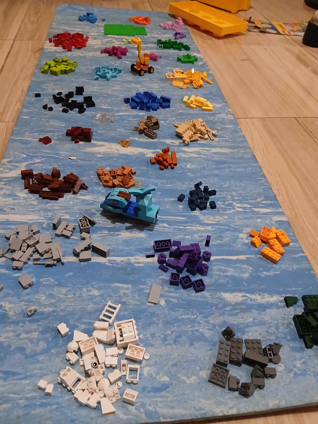 LEGO Classic Large Creative Brick Box 10698 | Building Toys for Boys & Girls, Ages 4-99, Develops Fine Motor Skills, W/ Storage Bin, 790 Pieces, Gift for Birthdays customer photo 2