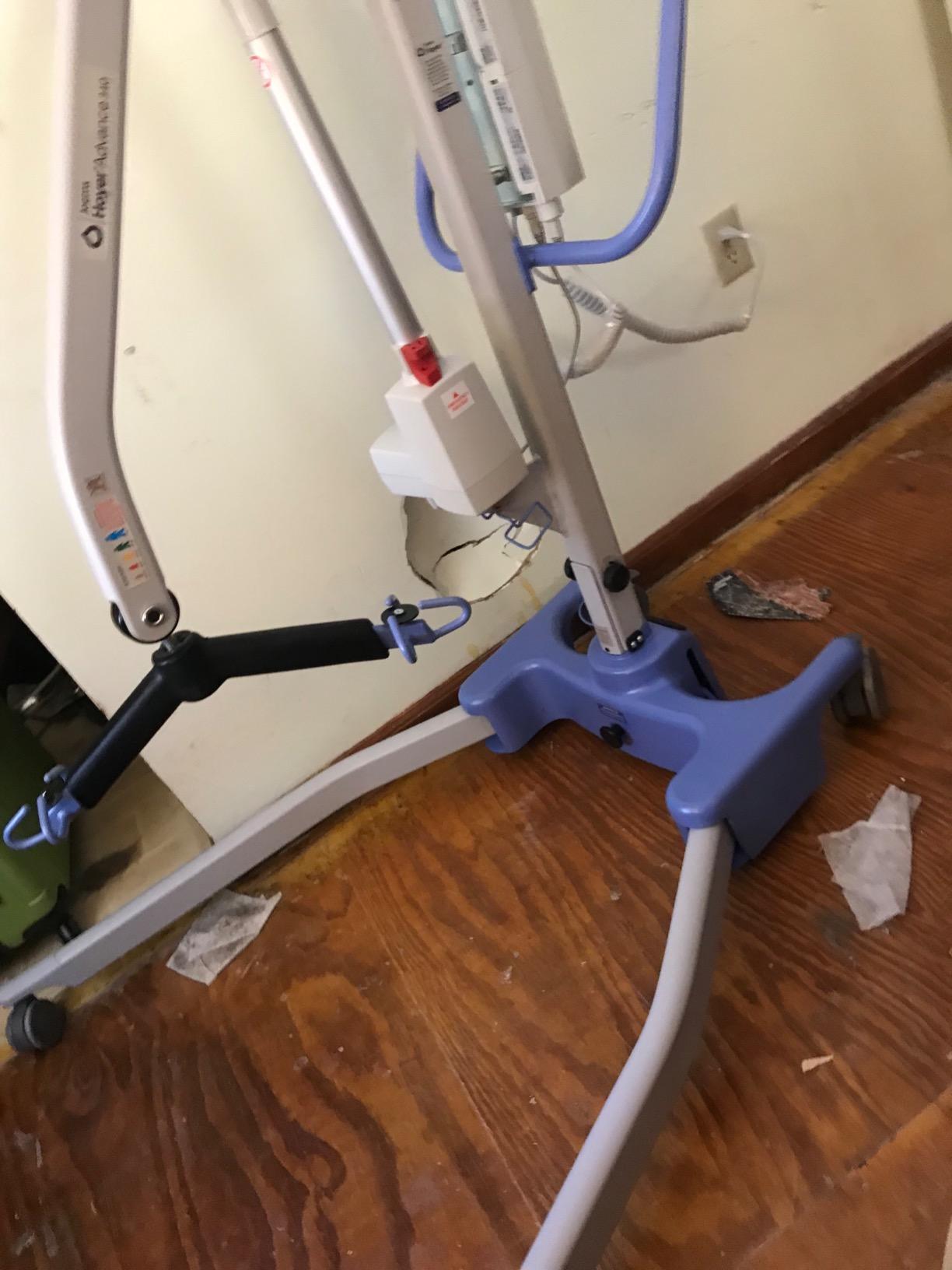 Joerns Hoyer Advance Electric Portable Patient Lift - Foldable Lightweight 70 lbs, 340 lb Capacity, Battery Powered for Home Care, Nursing & Professional Use- E340 customer photo 2