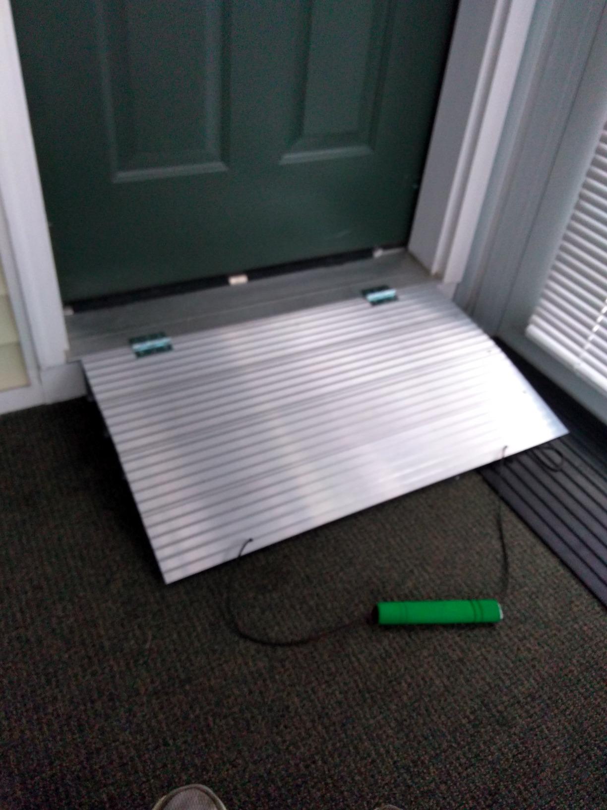 EZ-ACCESS Transitions Modular Entry Ramp, Self Supporting, Aluminum, 1 in | For Home Steps, Door Thresholds, and Sliding Doors, Adjustable Modular Transitions, Walker and Wheelchair Access, 1
