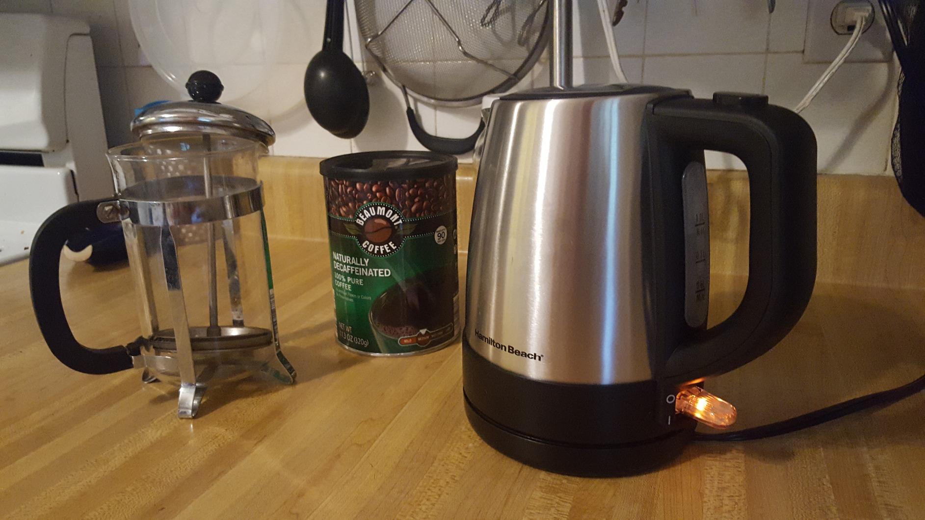 Hamilton Beach 1 Liter Electric Tea Kettle, Water Boiler & Heater | Fast Boiling 1500 Watts | BPA Free | Cordless Serving | Auto-Shutoff & Boil-Dry Protection | Mesh Filter | Stainless Steel customer photo 2