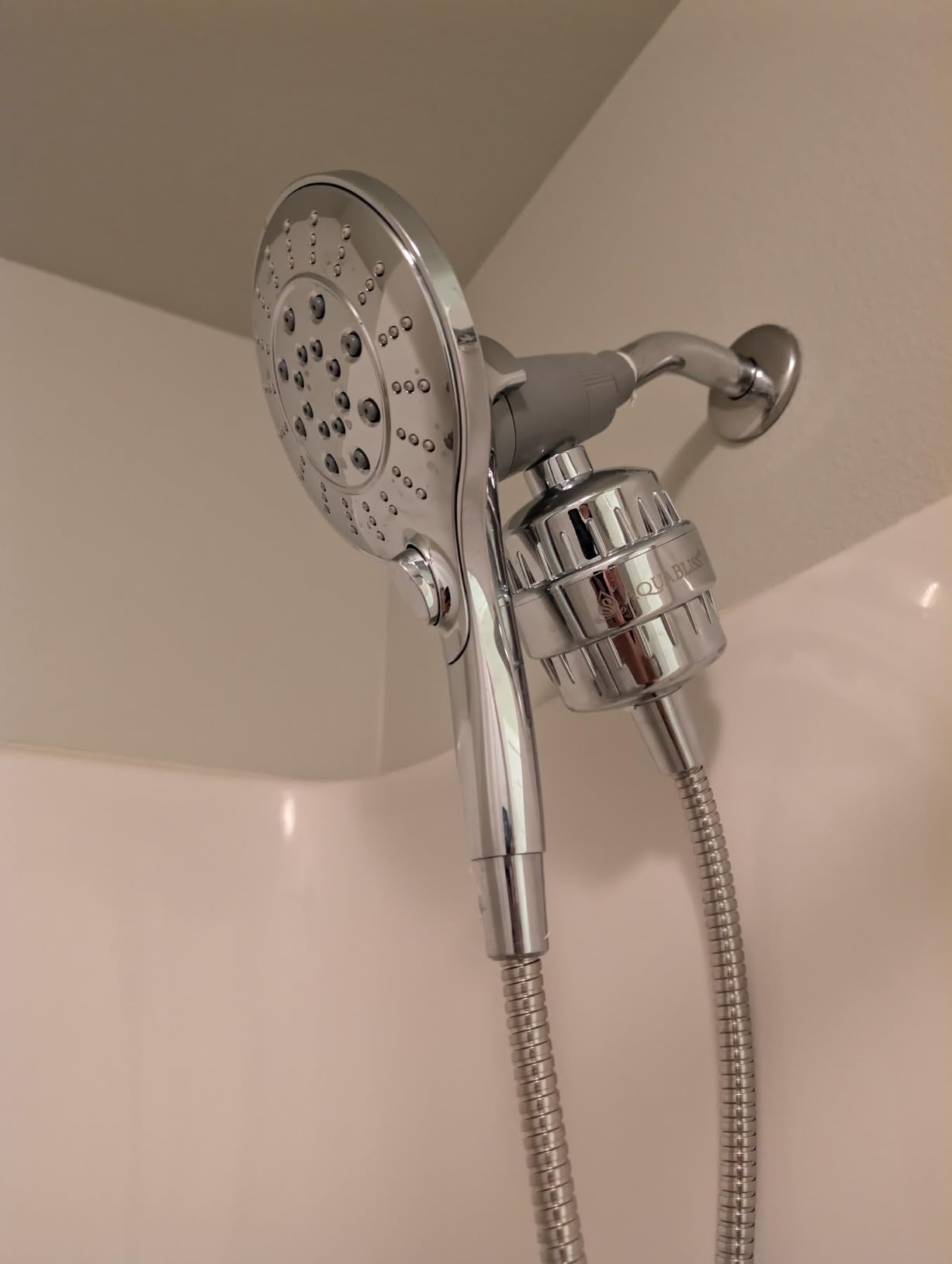 Moen Engage Chrome Magnetix Six-Function 5.5-Inch Wide Handheld Shower Head with Hose and Magnetic Docking System, 26112 customer photo 2