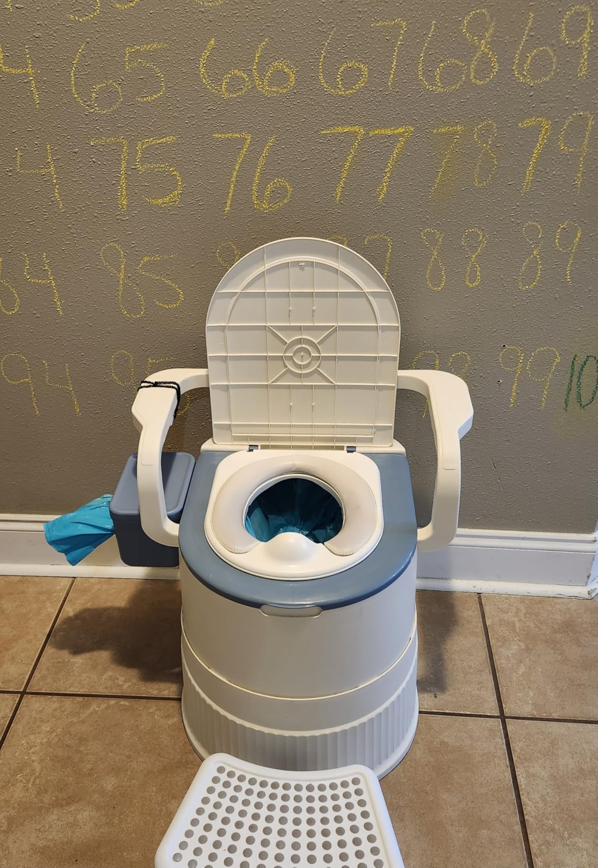 Dreambaby Step Stool for Kids - Non-Slip Base and Contoured Design for Toilet Potty Training and Sink Use customer photo 2
