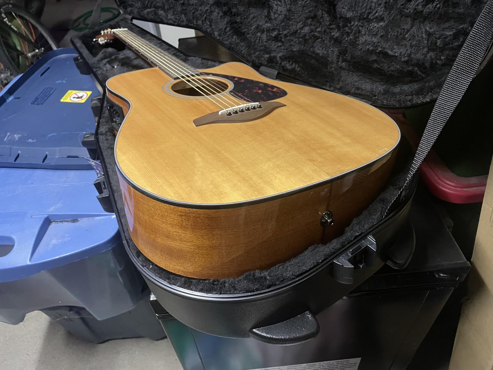 Gator Cases TSA Flight Case For Acoustic Dreadnought Guitar (GTSA-GTRDREAD) | Military-grade molded shell TSA approved locking latch Ideal for air travel and touring gigs customer photo 1