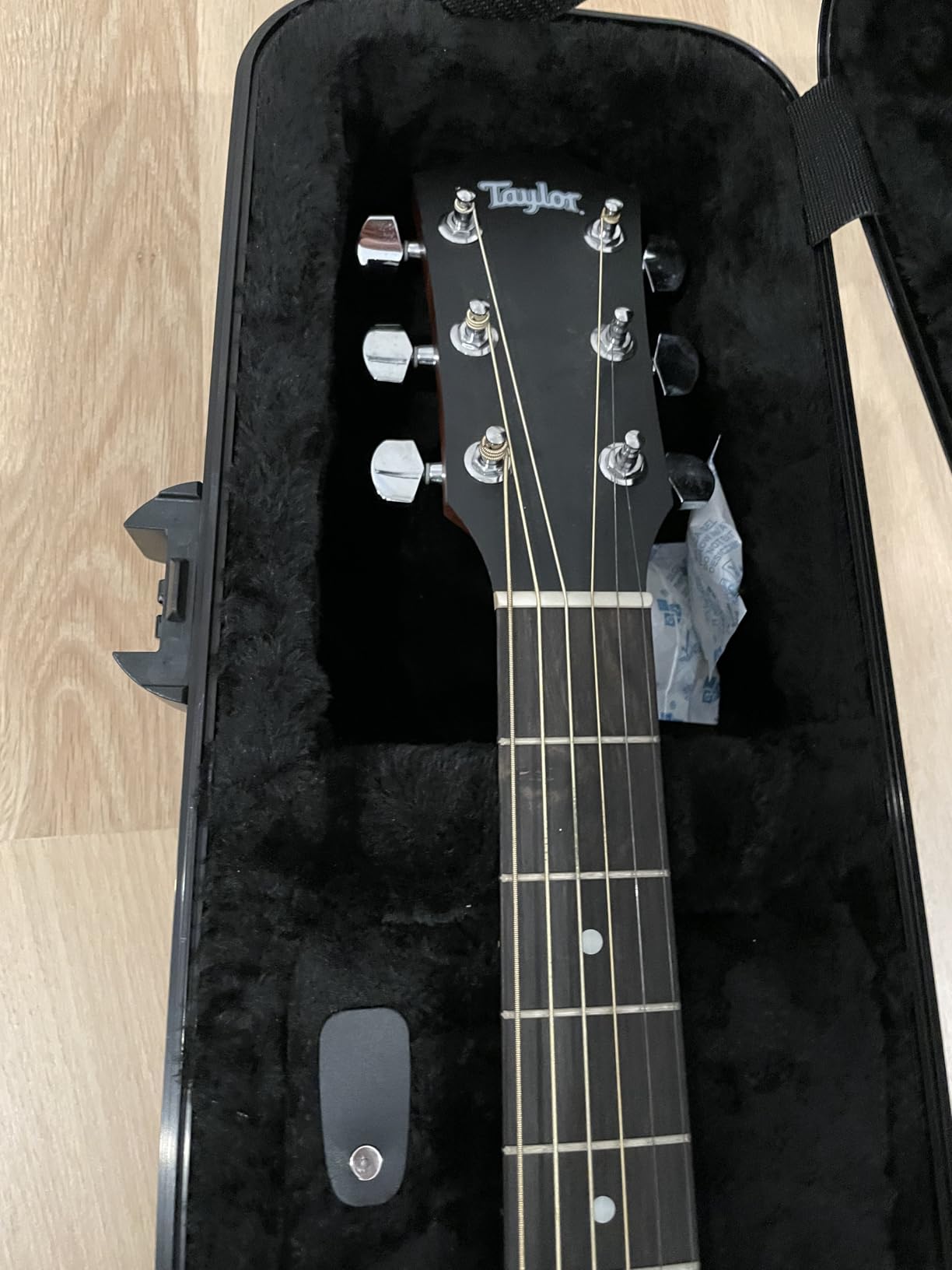 Gator Cases TSA Flight Case For Acoustic Dreadnought Guitar (GTSA-GTRDREAD) | Military-grade molded shell TSA approved locking latch Ideal for air travel and touring gigs customer photo 2