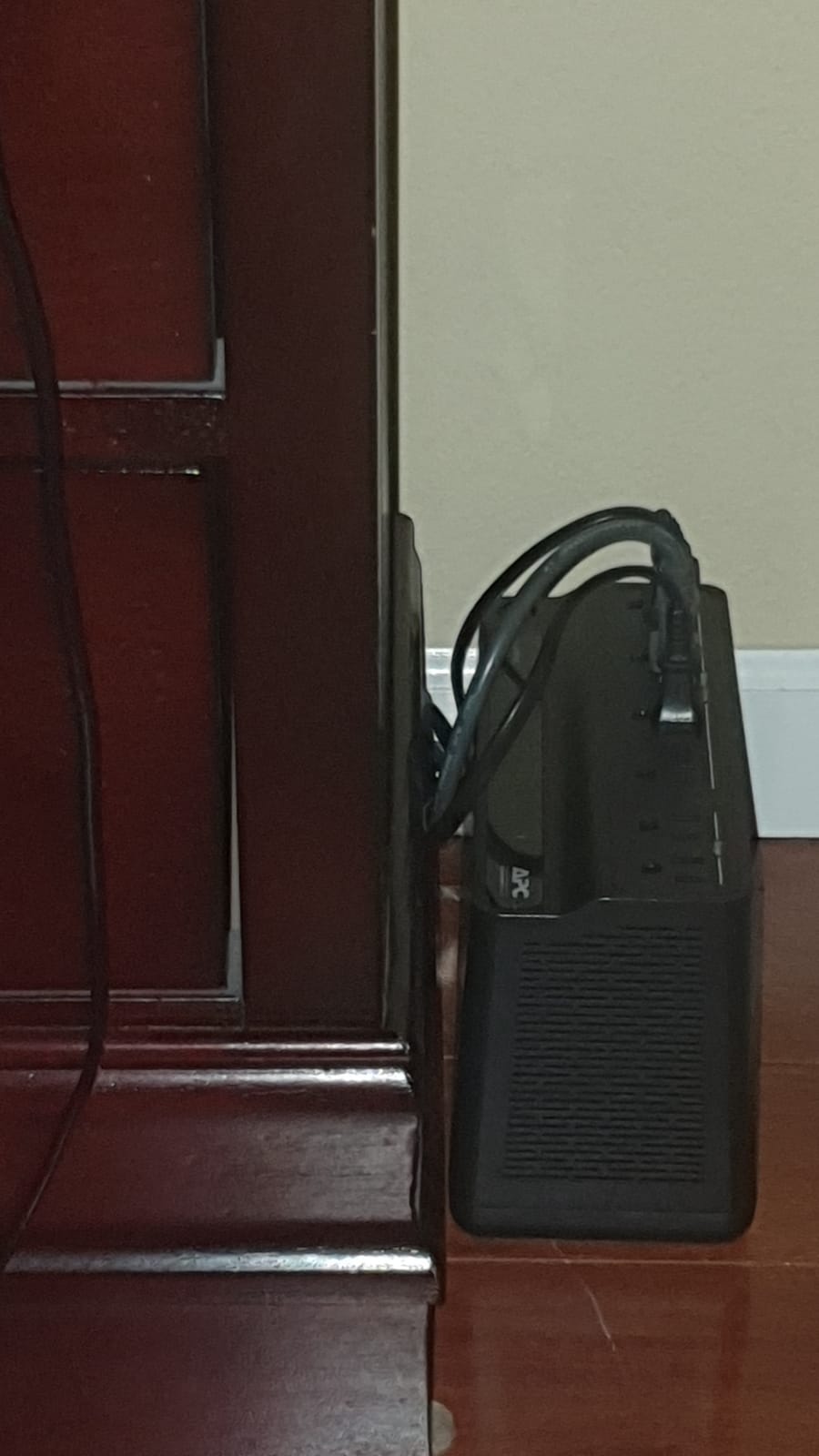 APC UPS 425VA/225W Battery Backup for Router, Small Electronics, BE425M customer photo 1