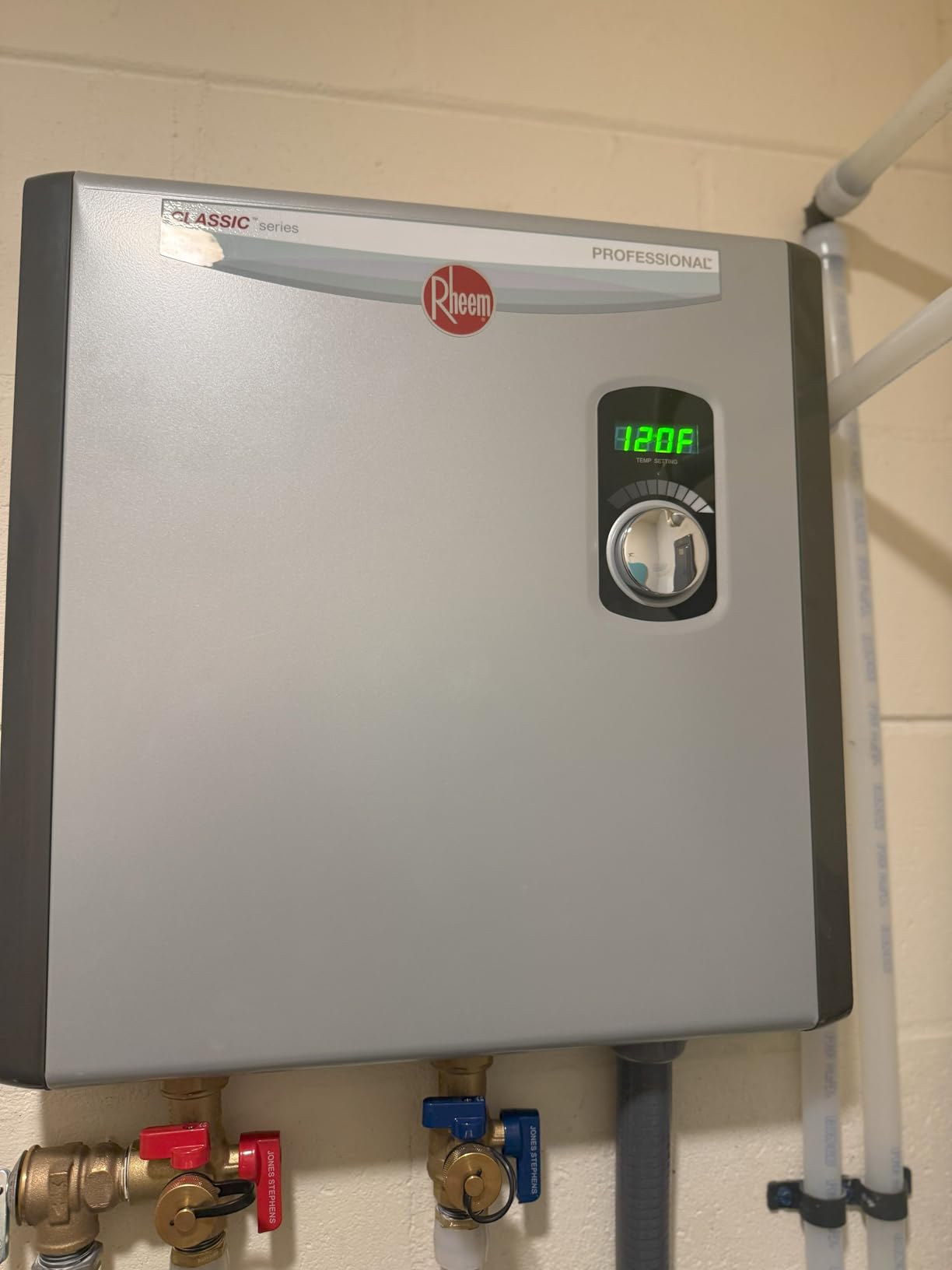 Rheem 18kW 240V Tankless Electric Water Heater, Gray customer photo 2