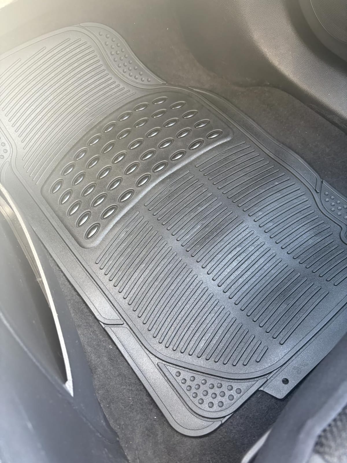 BDK Floor Mats, 4-Piece All-Weather Car Mat with Universal Fit Design, Durable Rubber Car Floor Mats with Capture Ridges, Waterproof for Cars Trucks SUV (Black) customer photo 1