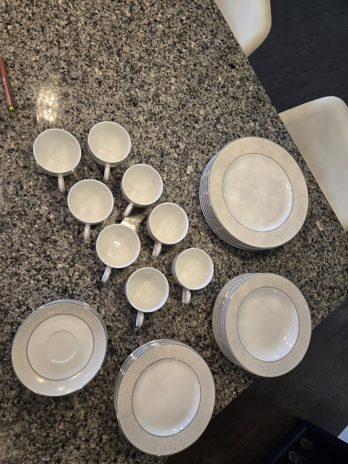 Mikasa Parchment 40-Piece Dinnerware Set, Service for 8, Durable Porcelain Plates, Bowls, and Mugs with Contemporary Design, Dishwasher Safe customer photo 2