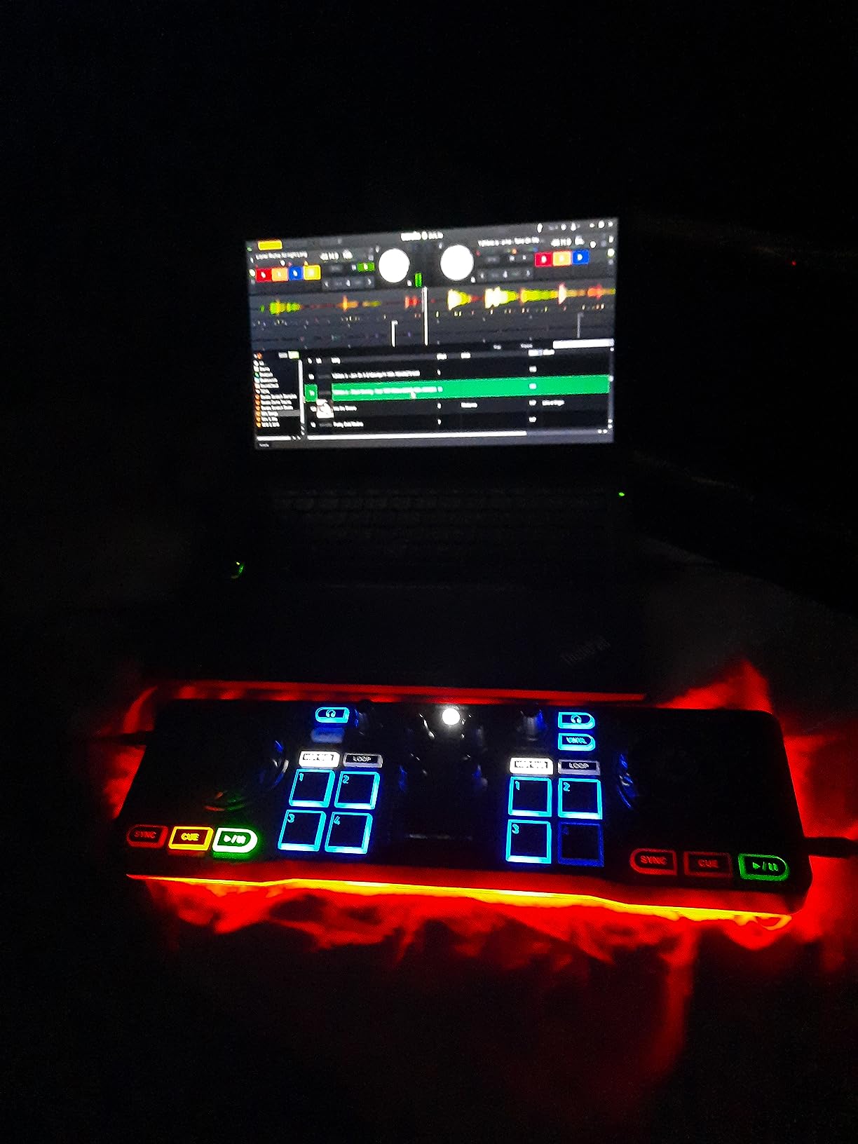 Hercules DJControl Starlight | Pocket USB DJ Controller with Serato DJ Lite, Touch-Sensitive Jog Wheels, Built-in Sound Card and Built-in Light Show customer photo 2