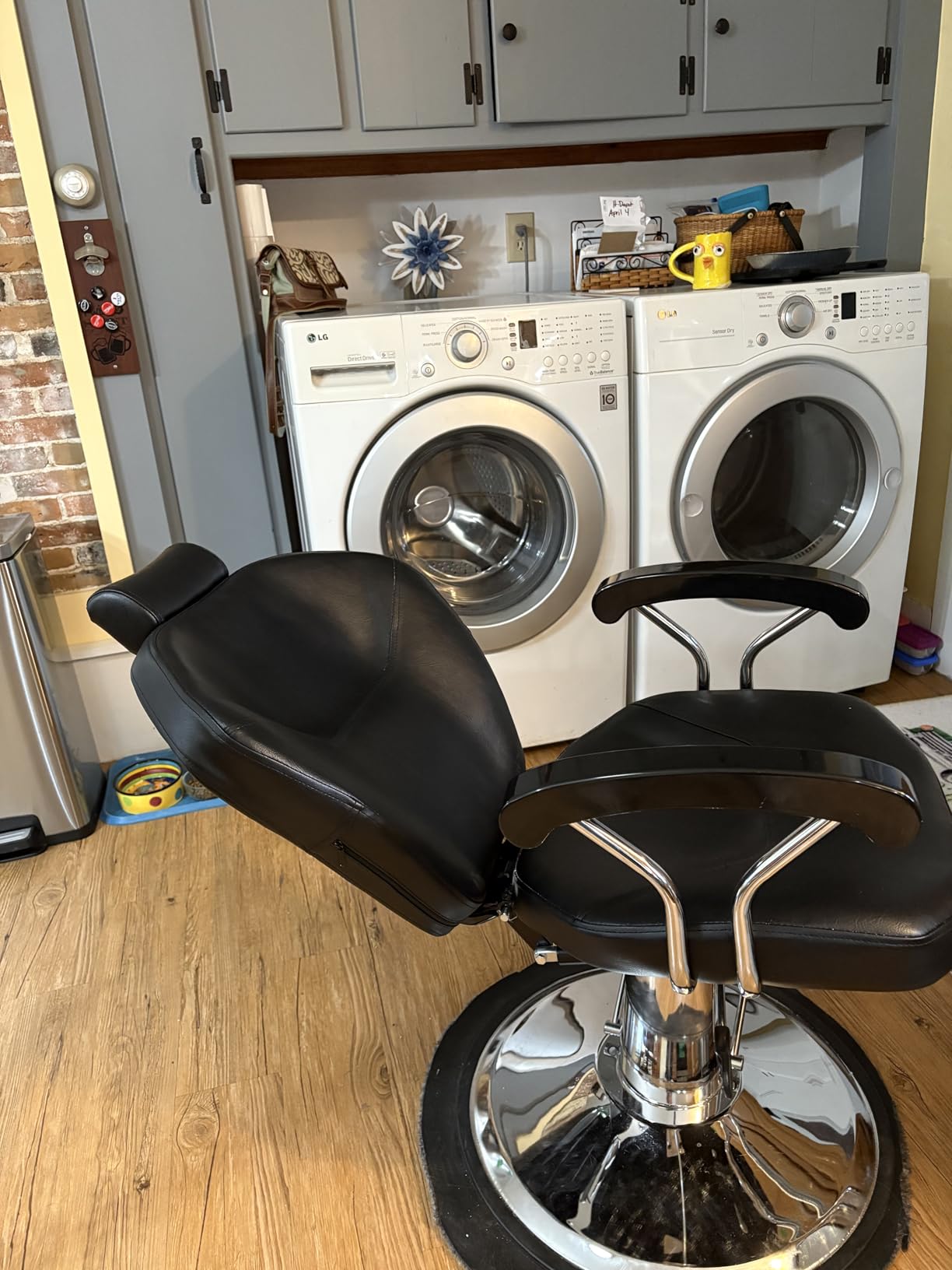 Artist hand Professional Barber Chair, Hydraulic Reclining Salon Chair | Heavy Duty Hydraulic Pump, Multi-functional, 360 Swivel, Adjustable Height, 20 Inch Wide Seat, Tattoo & Beauty Spa Equipment customer photo 2