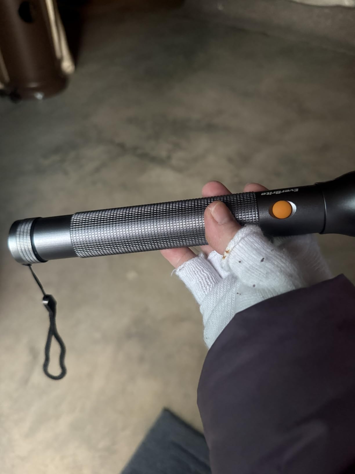 EverBrite Tactical Flashlight, 900 Lumen Zoomable, 3 Light Modes | Heavy-duty Aluminum Flashlight with Adjustable Focus and 3C Batteries, Ideal for Camping, Emergencies, Home, and Outdoor Use customer photo 1