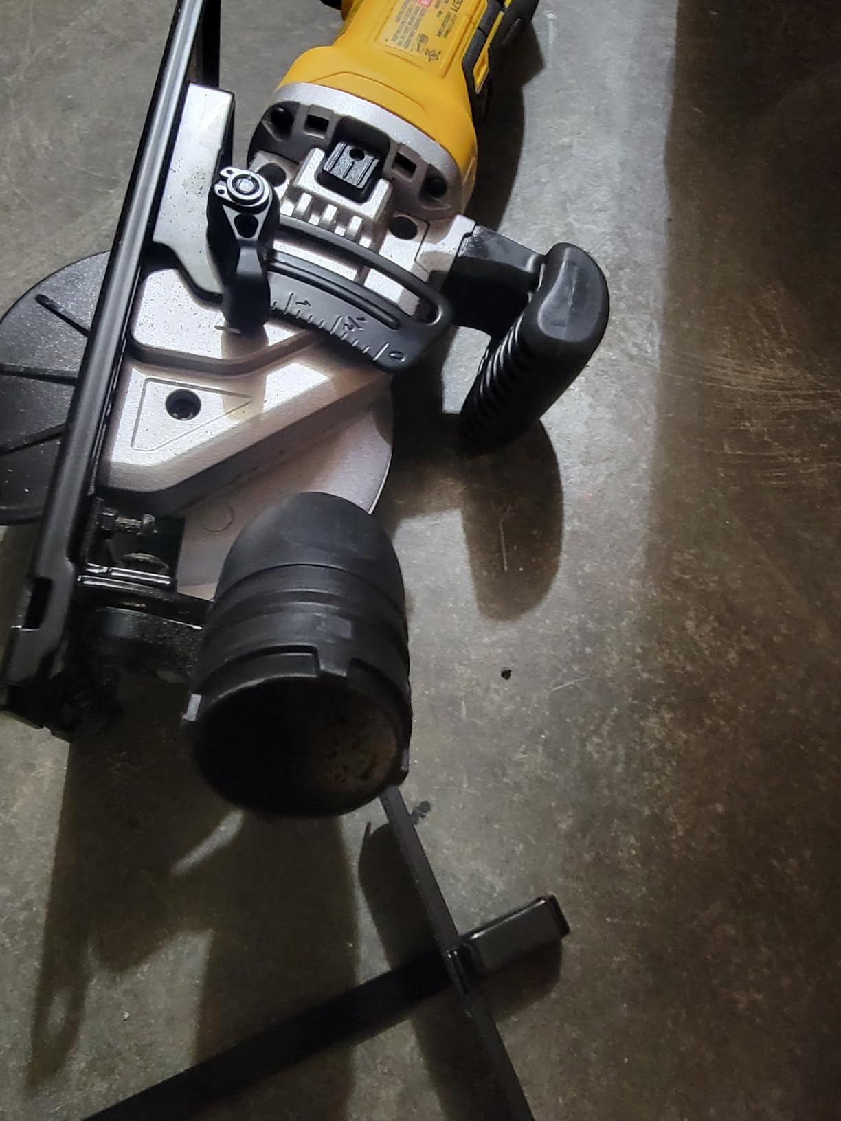 DEWALT ATOMIC 20V MAX* Circular Saw, 4-1/2-Inch, Tool Only (DCS571B) customer photo 1
