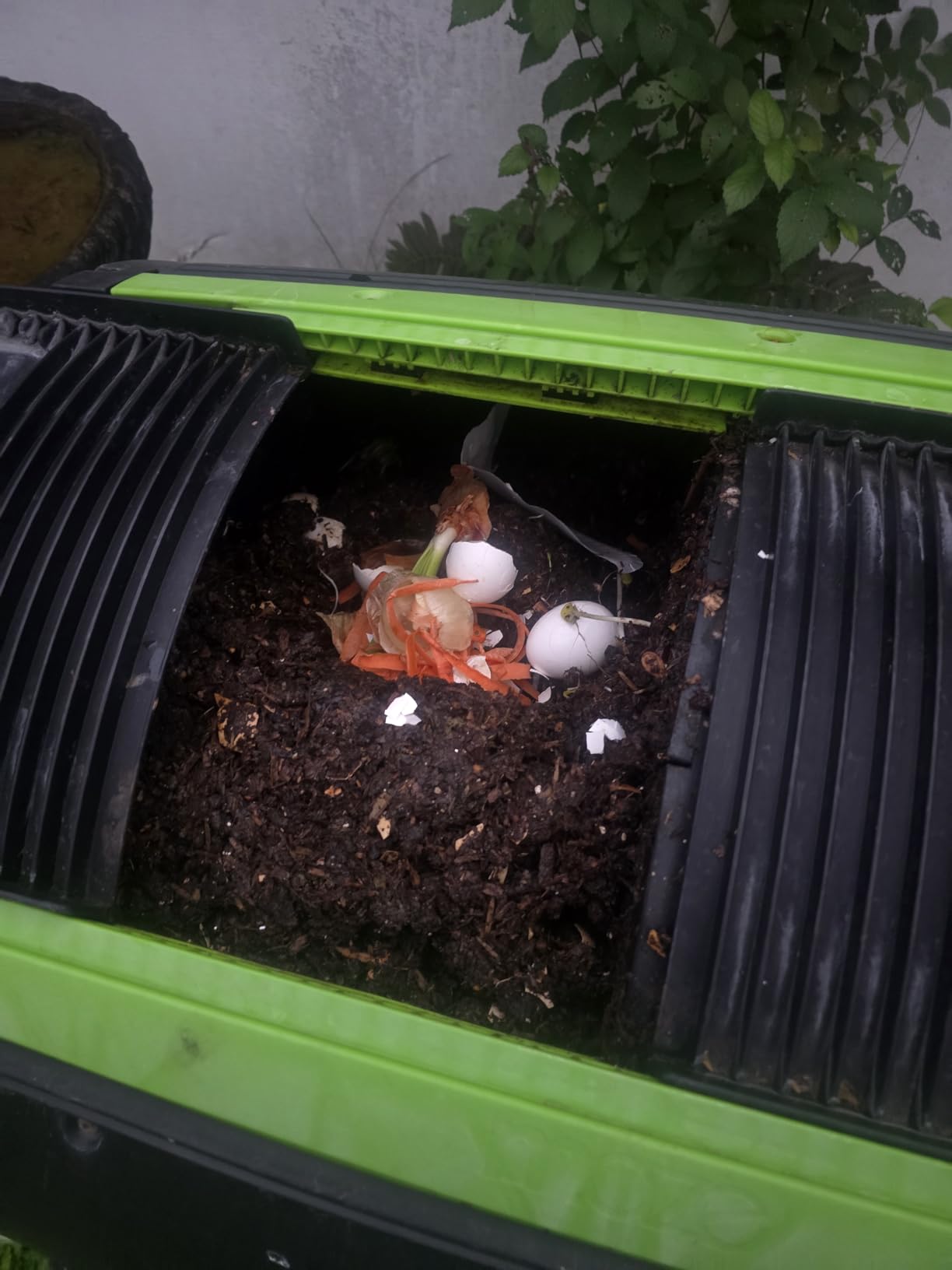 MAZE Two Stage 65 gal Compost Tumbler with Large Double Doors and Open Frame and Comes with Maze Compost Cart, 1.85 Gal Kitchen Caddie Compost Bin, 3 Rolls of Corn Bags and a Retractable Plant Caddie customer photo 2