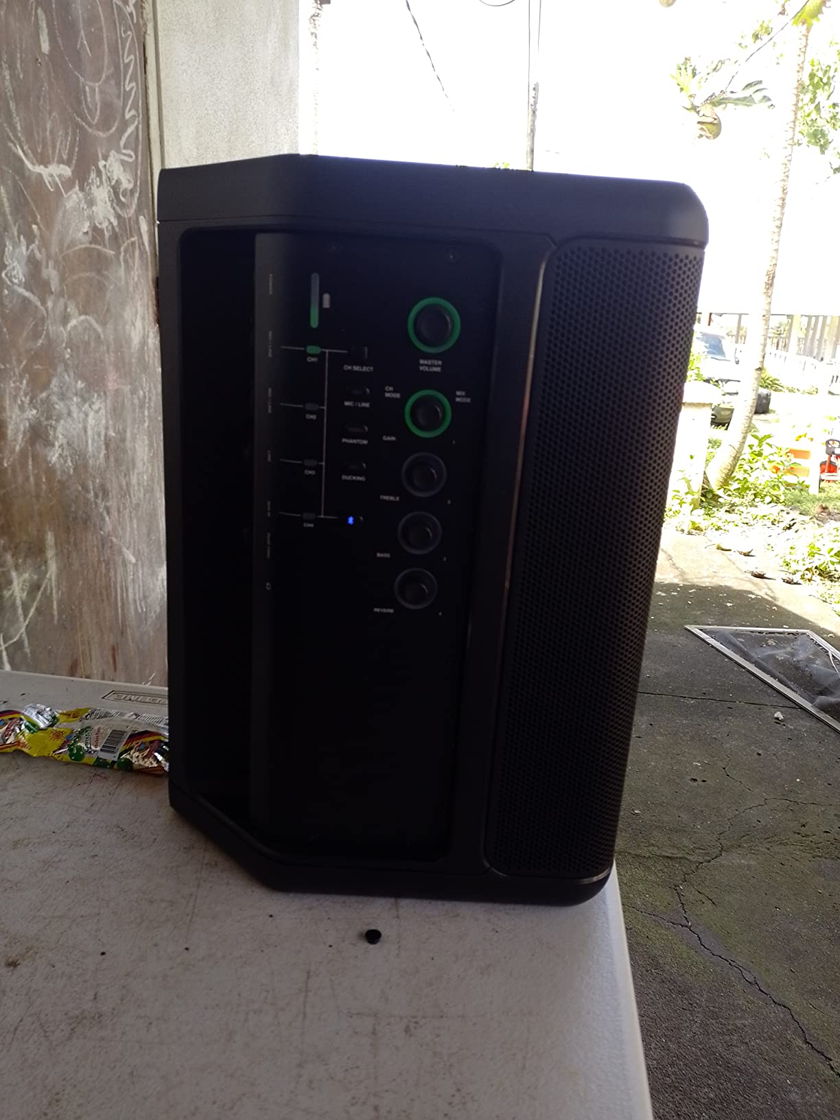 JBL Professional EON ONE Compact Ultra-Portable Battery Powered Wireless PA Speaker System with Bluetooth, Professional 4-Channel Mixer, and Lexicon Effects. Black customer photo 1