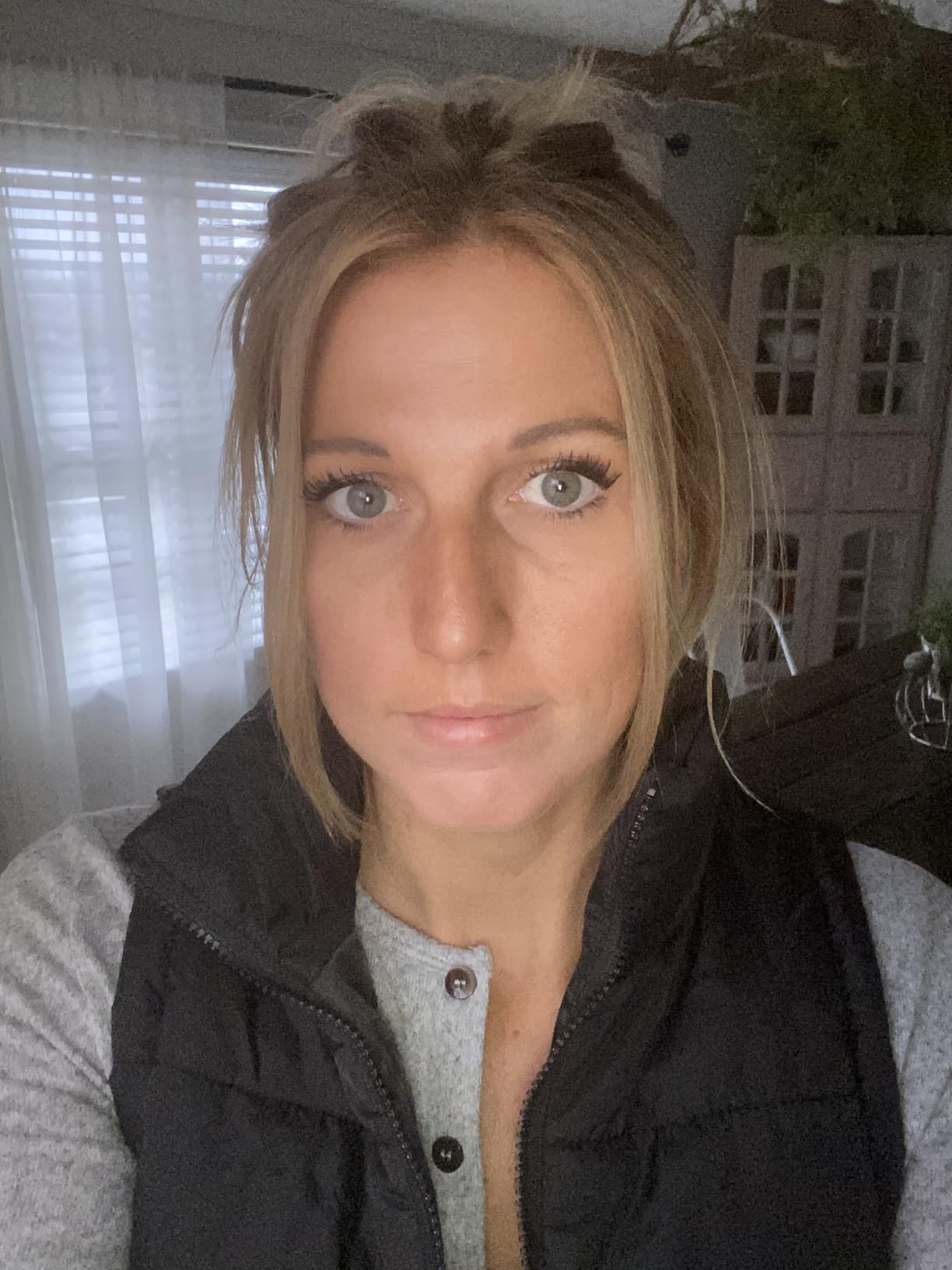 St. Tropez Self Tan Purity Face Mist, Natural Sunkissed Glow Face Tan with Hyaluronic Acid & Antioxidants, Vegan, Natural & Cruelty Free Face Care, 2.7 Fl Oz customer photo 2