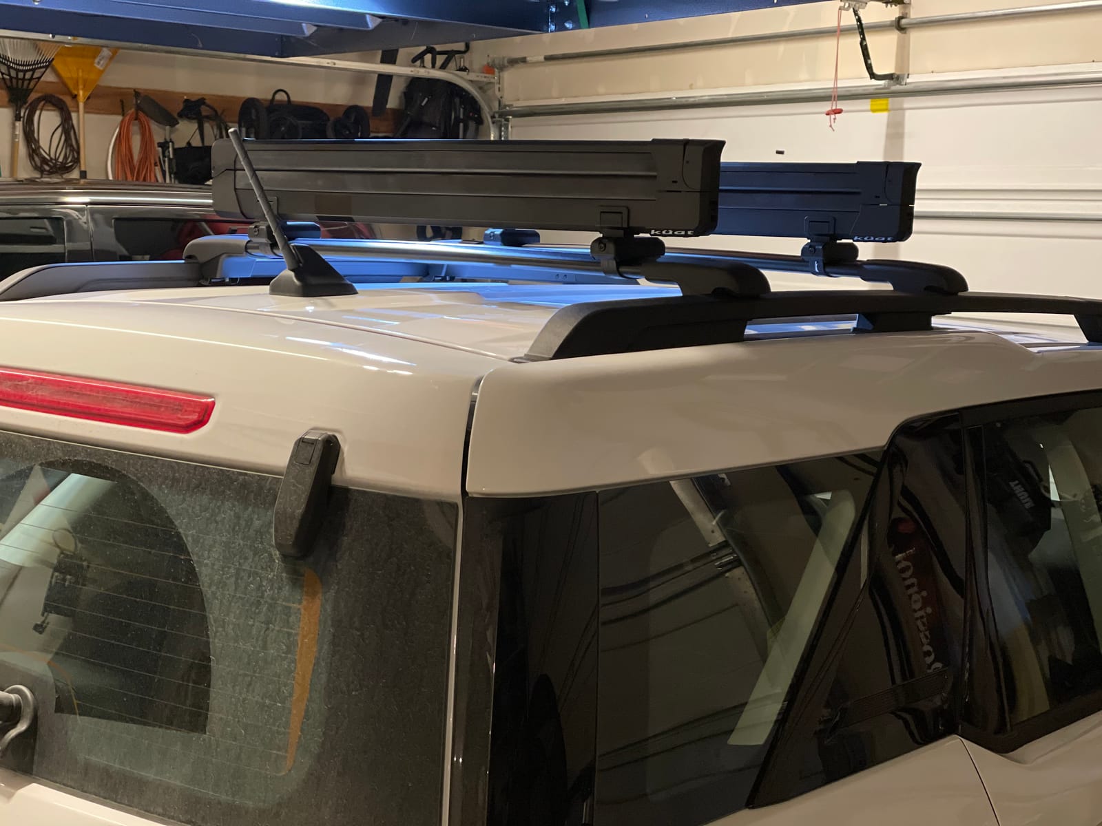 KUAT Switch Sturdy Universal Car Rooftop Crossbars Mounted Winter Sports Gear Clamshell Flip Down Quick Release Ski and Snowboarding Rack with Integrated Locks, Black customer photo 2