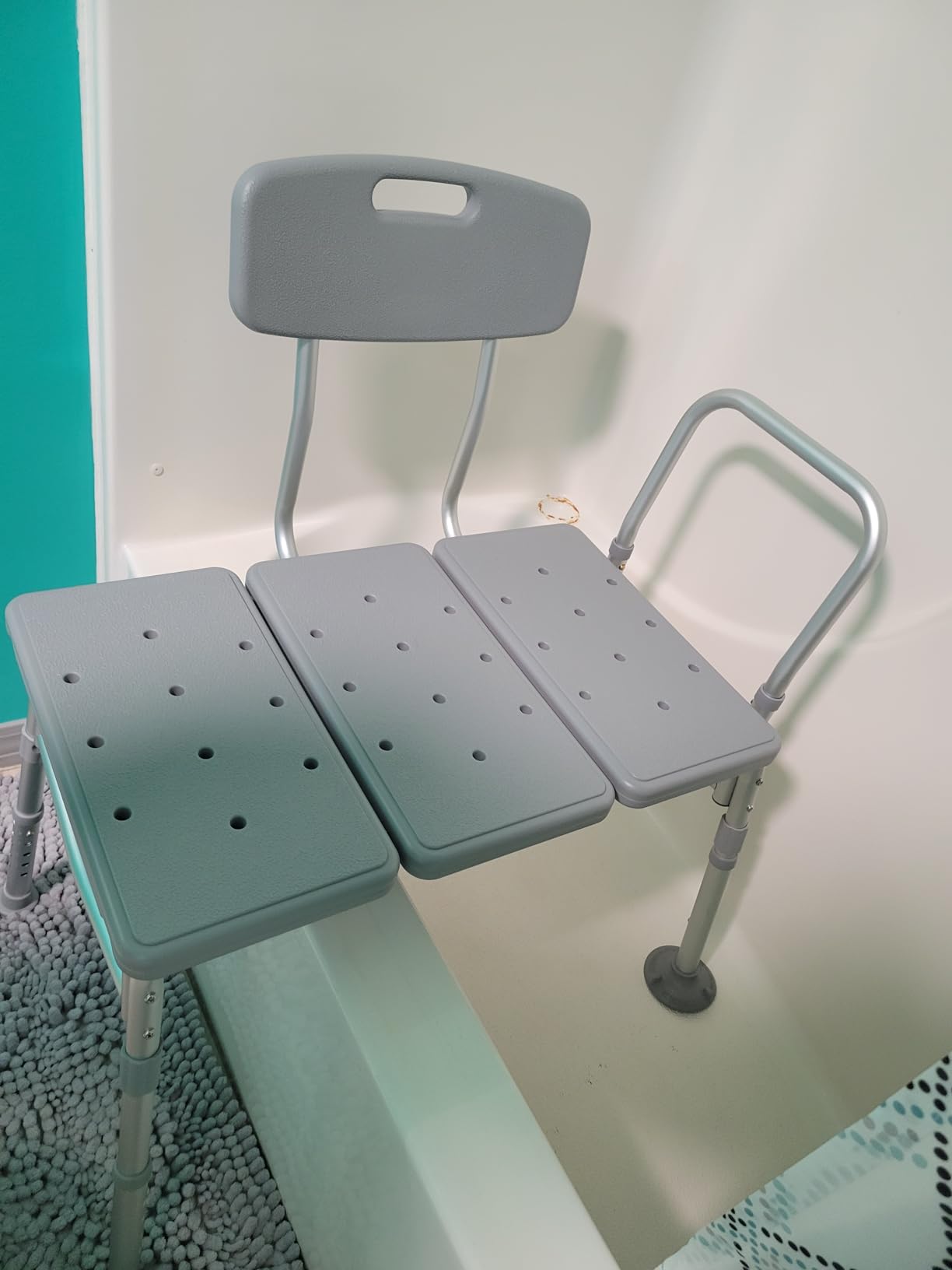 Medline Transfer Bench for Bathtubs and Showers, Adjustable Shower Bench and Bath Seat For Seniors and adults, Slip-resistant Feet, Heavy-Duty 400 lb. Weight Capacity, Tool-Free Assembly customer photo 2