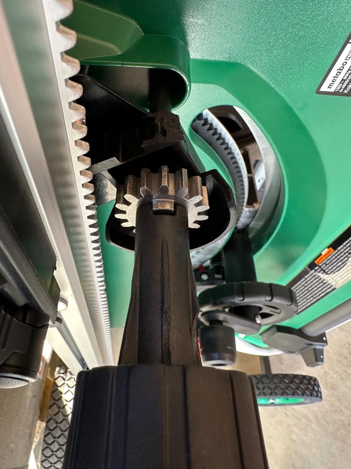Metabo HPT 10-Inch Table Saw 15-Amp Fold and Roll Stand Power Saw, C10RJS | 35-Inch Rip Capacity customer photo 2
