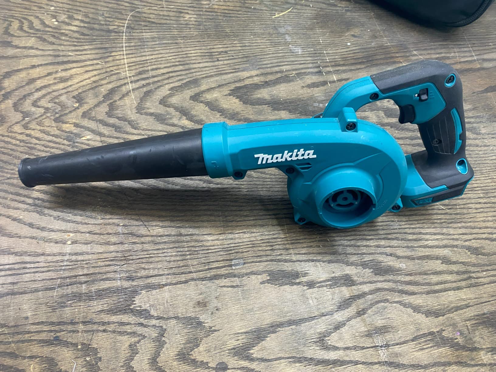 Makita DUB185Z Cordless Handheld Leaf Blower Powered by 18V LXT Li-Ion Battery customer photo 2