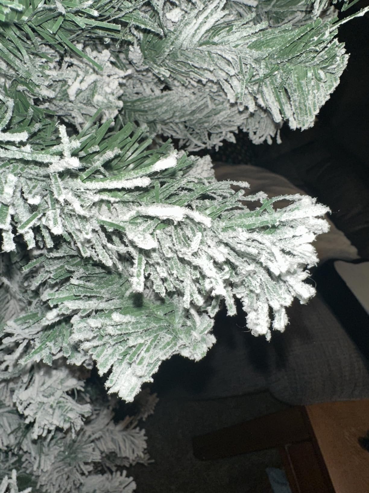 Yaheetech 7.5ft Premium Snow Flocked Hinged Artificial Christmas Fake Spruce Full Tree for Home Office Party Decoration with 1284 Branch White Snow Tips and Metal Stand customer photo 2