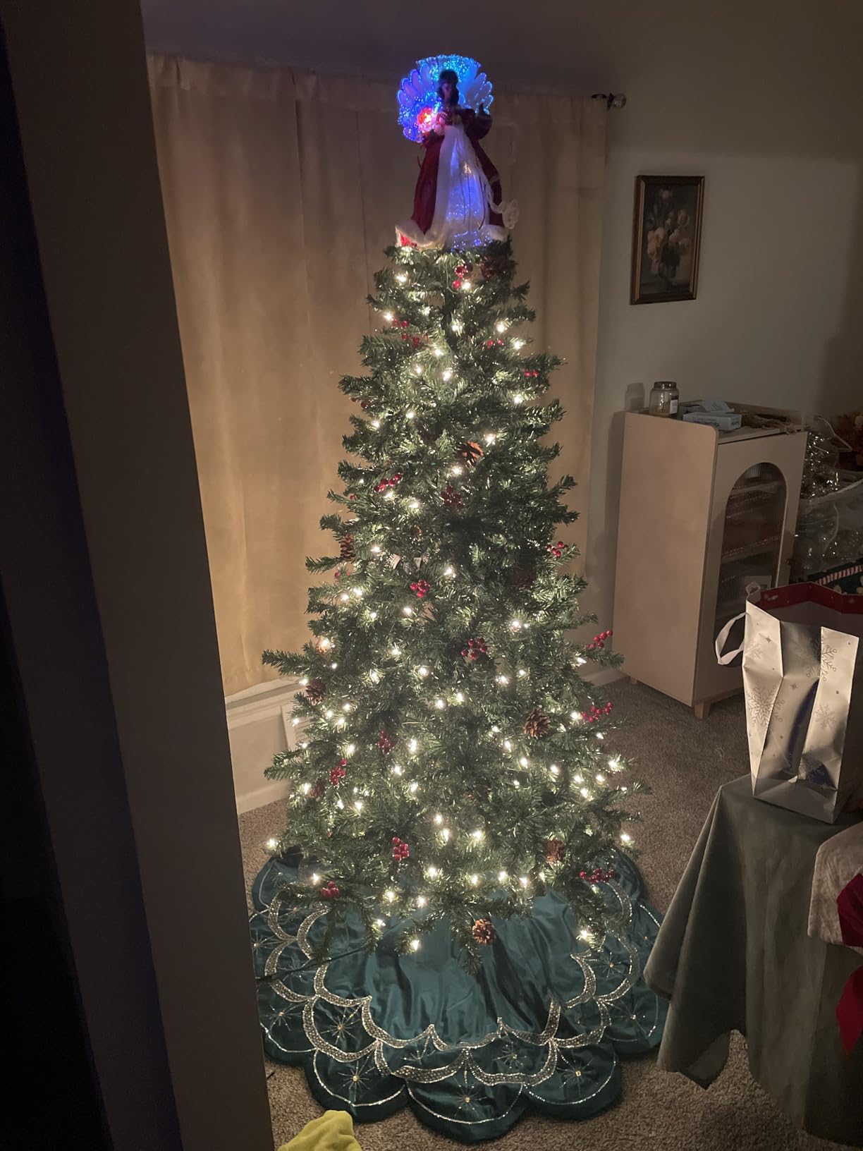 Best Choice Products 6ft Pre-Lit Pre-Decorated Spruce Hinged Artificial Christmas Tree w/ 798 Tips, Pinecones, Berries, 250 Lights, Metal Base customer photo 1