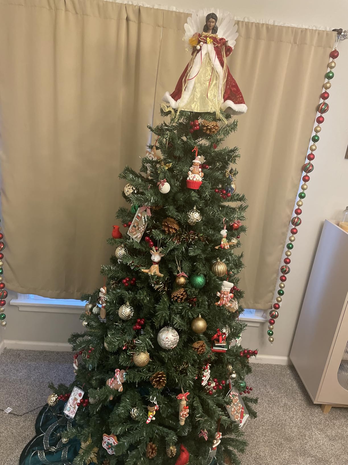 Best Choice Products 6ft Pre-Lit Pre-Decorated Spruce Hinged Artificial Christmas Tree w/ 798 Tips, Pinecones, Berries, 250 Lights, Metal Base customer photo 2