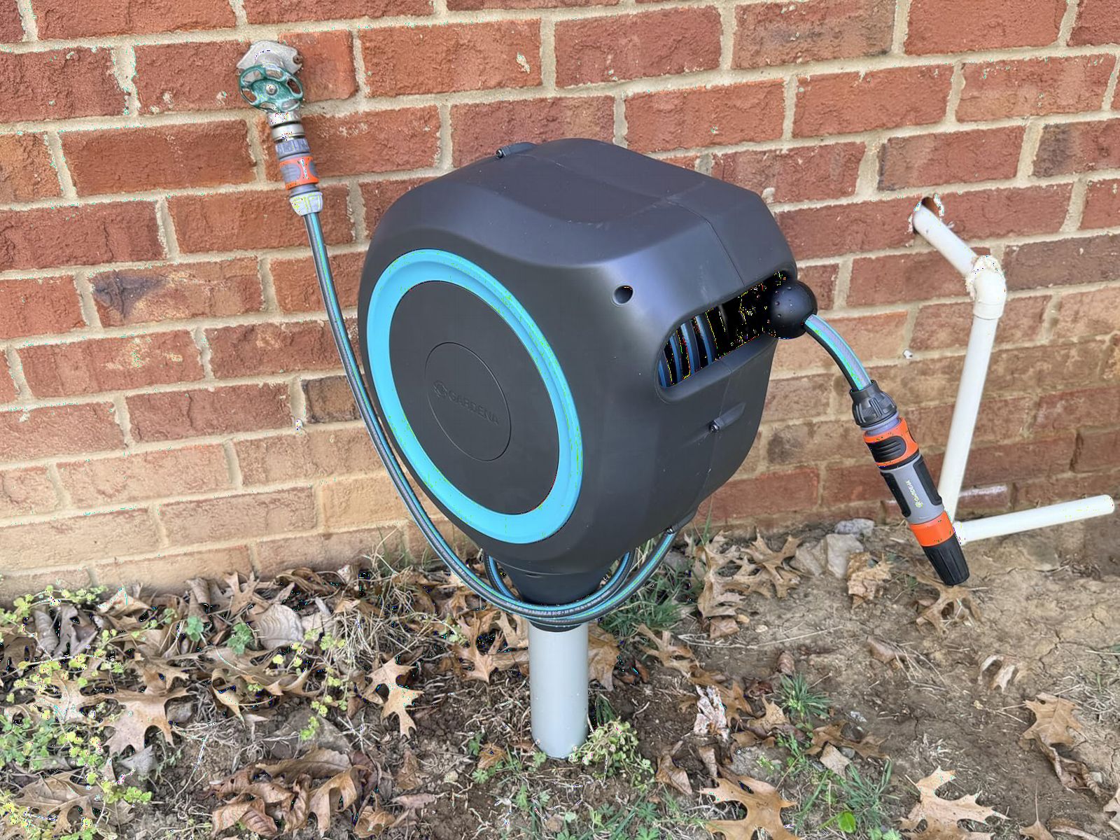 GARDENA Automatic Retractable Garden Hose Reel - 50 Feet - 360 Degree Swivel Outdoor Hose Reel with Metal Spike Base - Auto Retract - UV Resistant Housing - Easy Install No Tools Required - 18604 customer photo 2