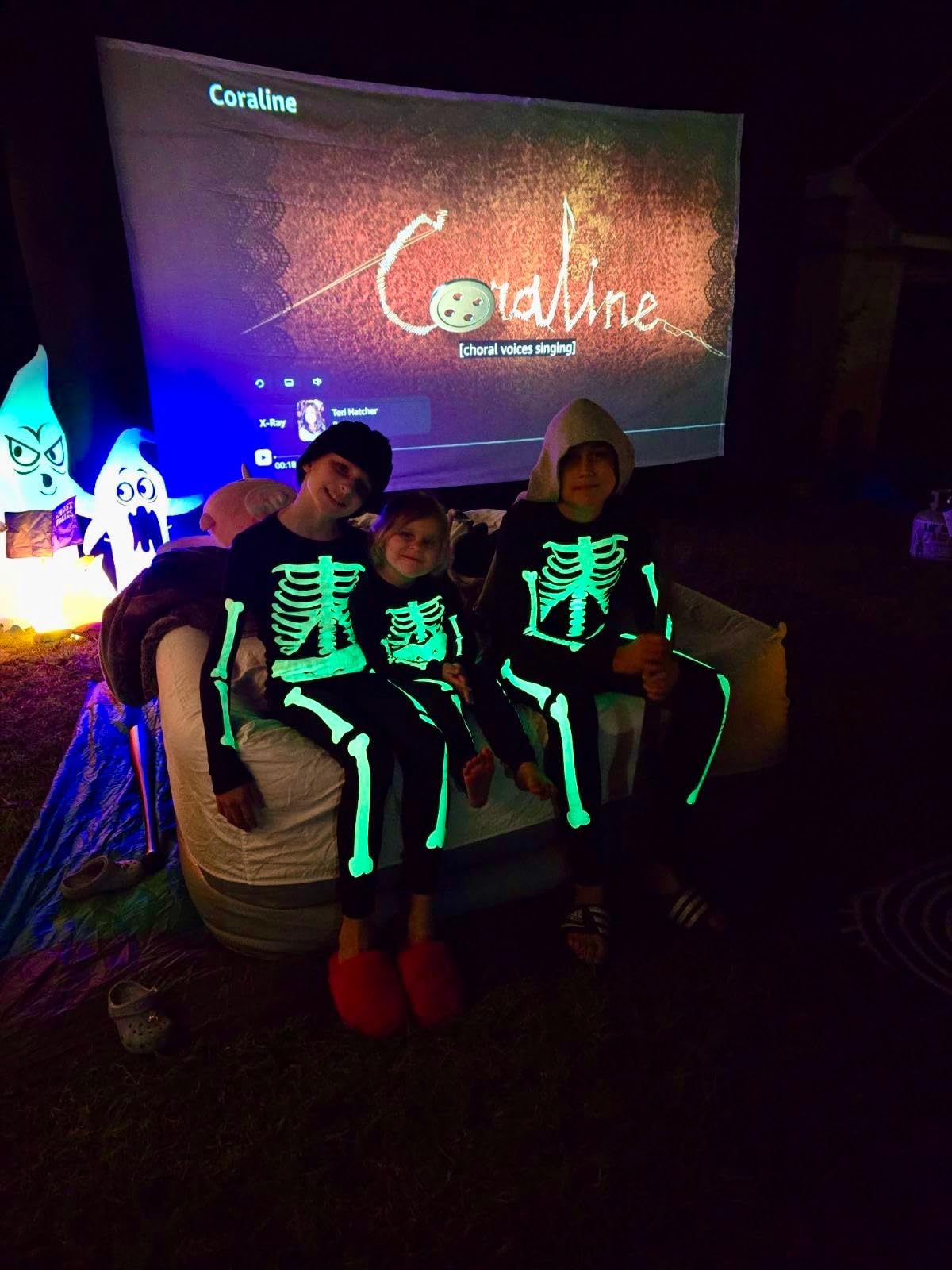GYUEM 20 feet Inflatable Portable Projector Movie Screen - Huge Air-Blown Cinema Projection Screen Package with Rope, Blower,Tent Stakes - Front & Rear Projection,for Outdoor Party Backyard Pool Fun customer photo 2