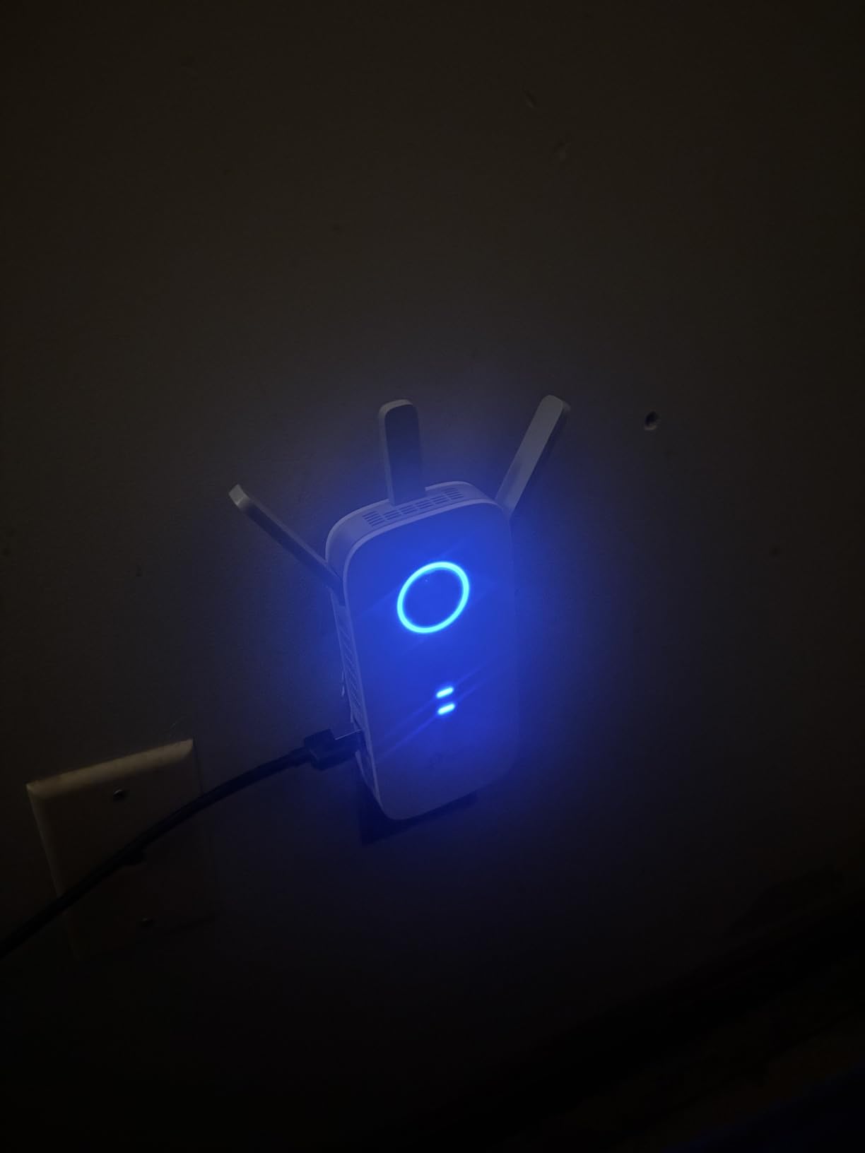 TP-Link AC1900 WiFi Range Extender RE550 | Dual-Band Wireless Repeater Amplifier w/Gigabit Ethernet Port | Up to 2200 Sq. Ft., 32 Devices | EasyMesh Compatible customer photo 1