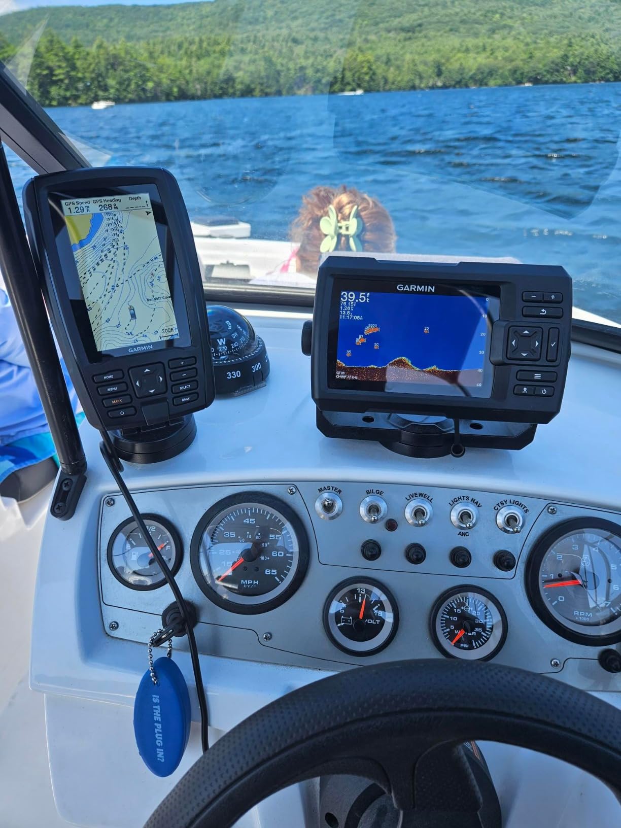Garmin 010-02551-00 STRIKER Vivid 5cv Fishfinder With GT20 Transducer and Protective Cover, 5-inch Color Display, 800x480 Pixels Resolution, Vivid Scanning Sonar Color Palettes, High-sensitivity GPS customer photo 2