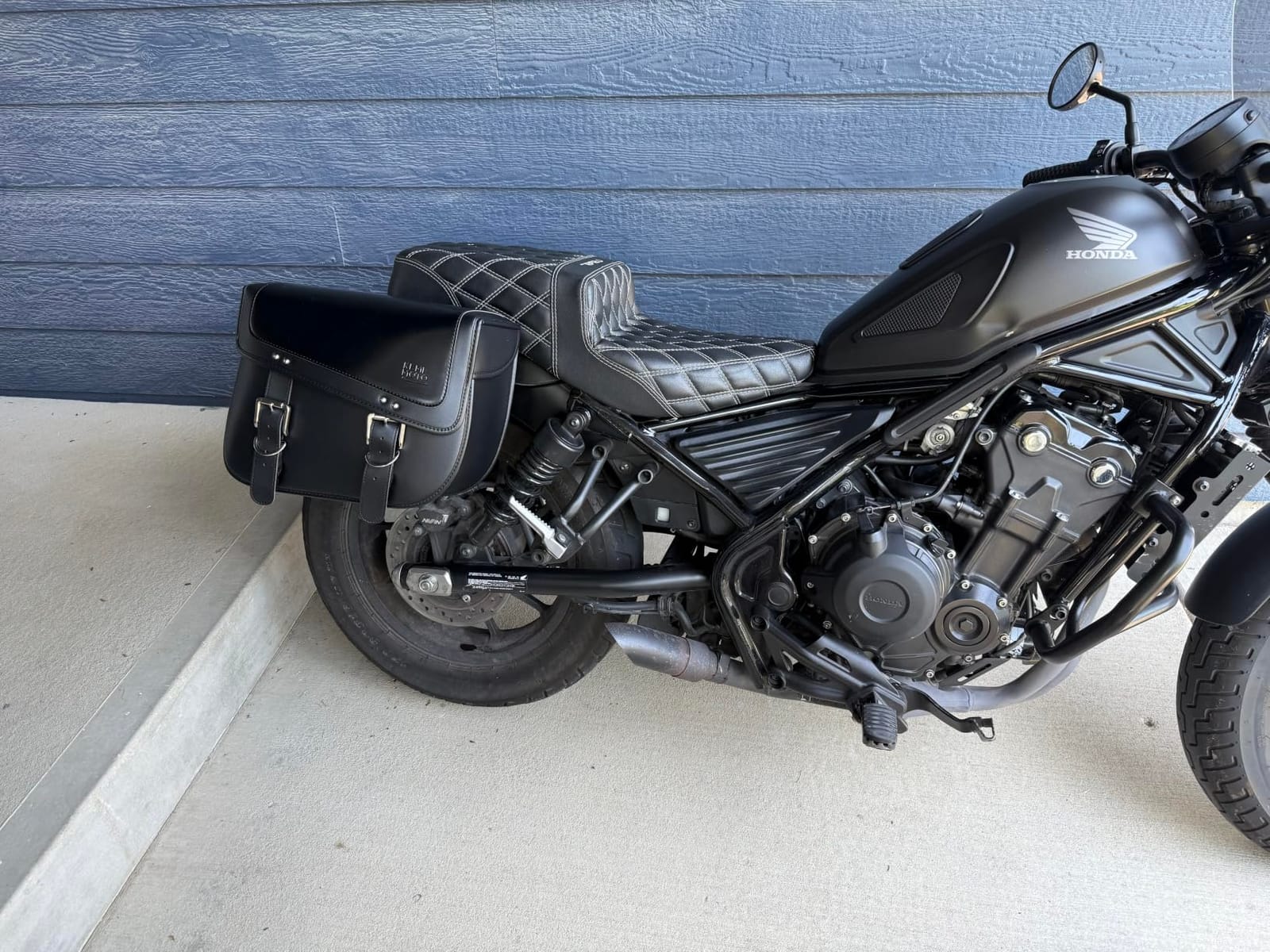 KEMIMOTO Motorcycle Saddlebags 30L Large Capacity Universal Saddle Bags | PU Leather Motorcycle Luggage Bag Fits for Sportster Softail Dyna V-star Shadow Cruiser Accessories customer photo 2