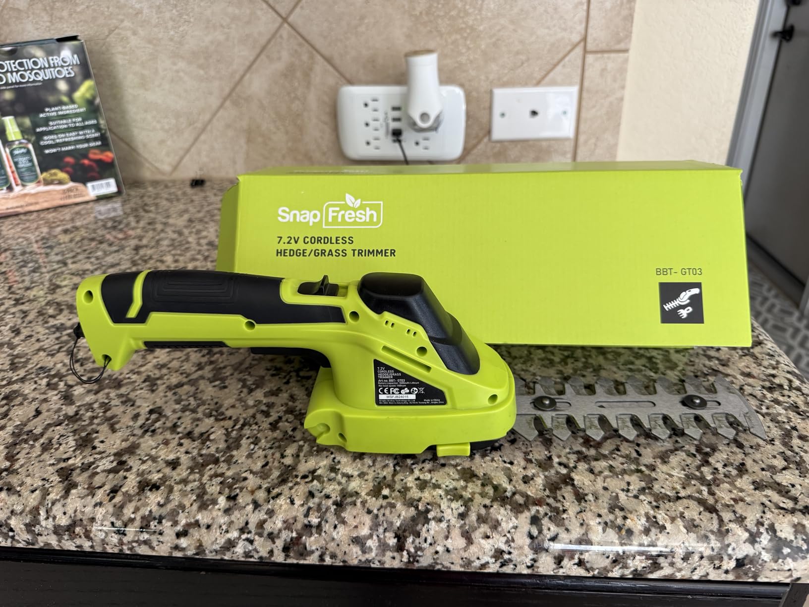 SnapFresh Cordless Grass Shear Bush Trimmer, 2 in 1 Handheld Hedge Trimmer, 7.2V Electric Grass Trimmers, Lightweight Shrubbery Trimmers Battery & Charger Included, Shrub Trimmer for Garden(Green) customer photo 2