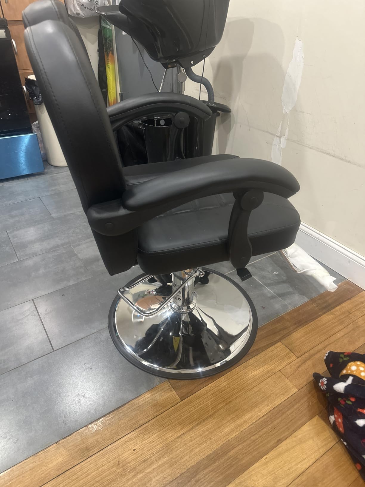 Merax Hydraulic Recliner Barber Chair for Hair Salon, 360 Swivel, 90-160 Degree Reclining Salon Chair, 20% Extra Wider Seat, Heavy Duty Hydraulic Pump, Upgraded Salon Beauty Equipment customer photo 1