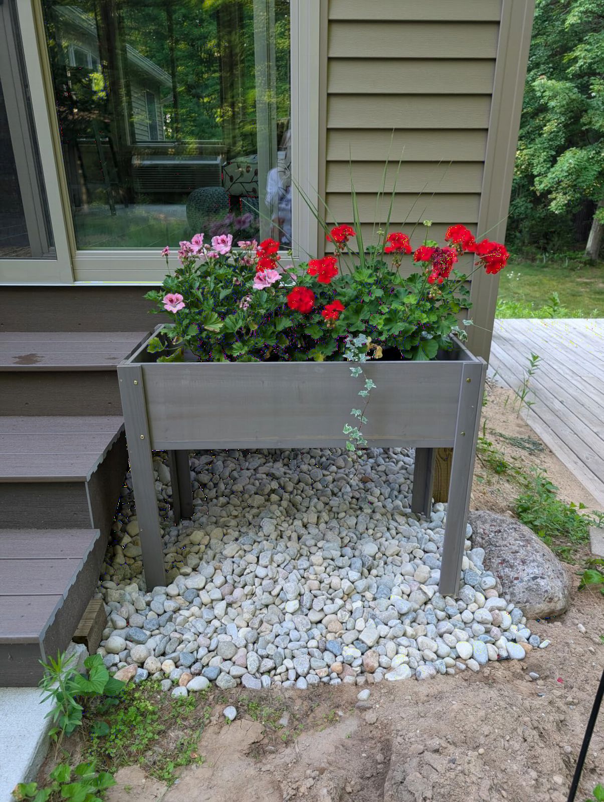 Raised Garden Bed with Legs, 48×24×30 Cedar Wood Elevated Planter Box | Large Growing Capacity，Premium Cedar Wood，Drainage Holes & Liner，Perfect for Outdoor Gardening，Ergonomic Gardening Height customer photo 2