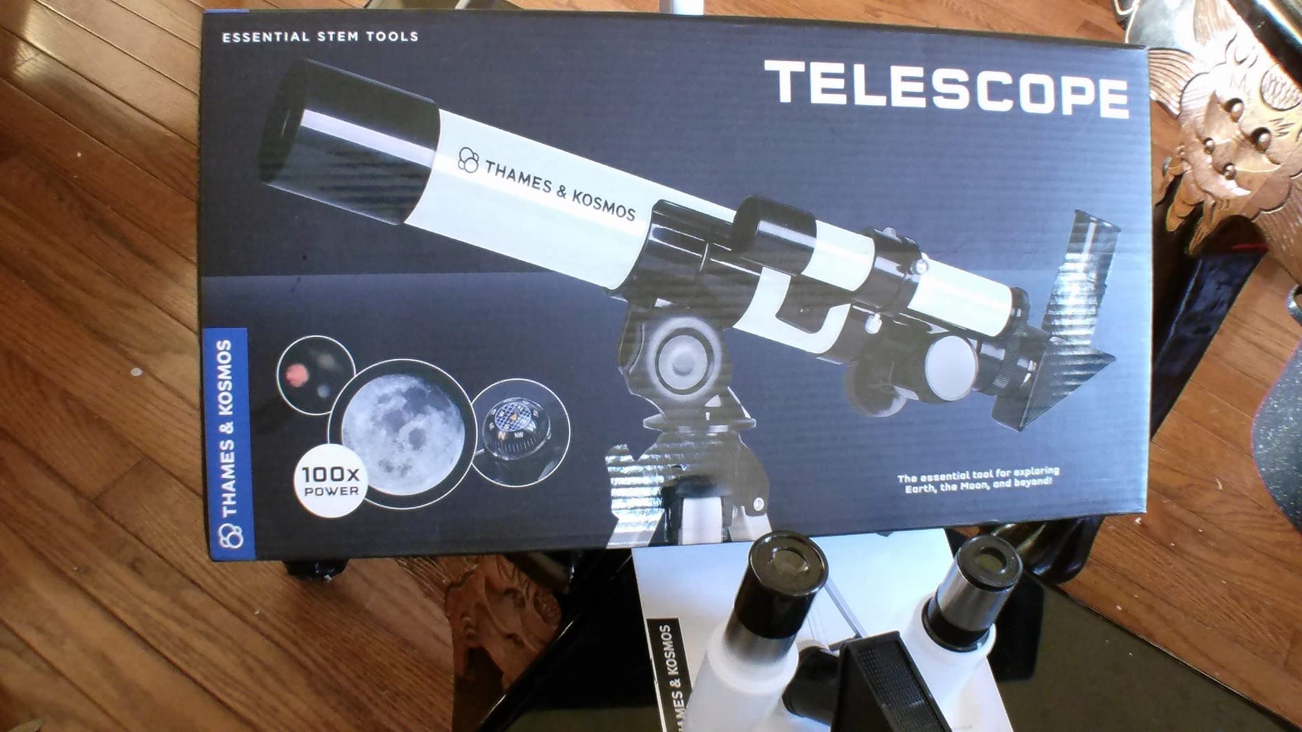 The Thames & Kosmos Telescope Essential STEM Tool | Childrens Refractor Telescope with 100x Magnification & Built-in Compass | Classic Scientific Device for Astronomical & Terrestrial Observations customer photo 1