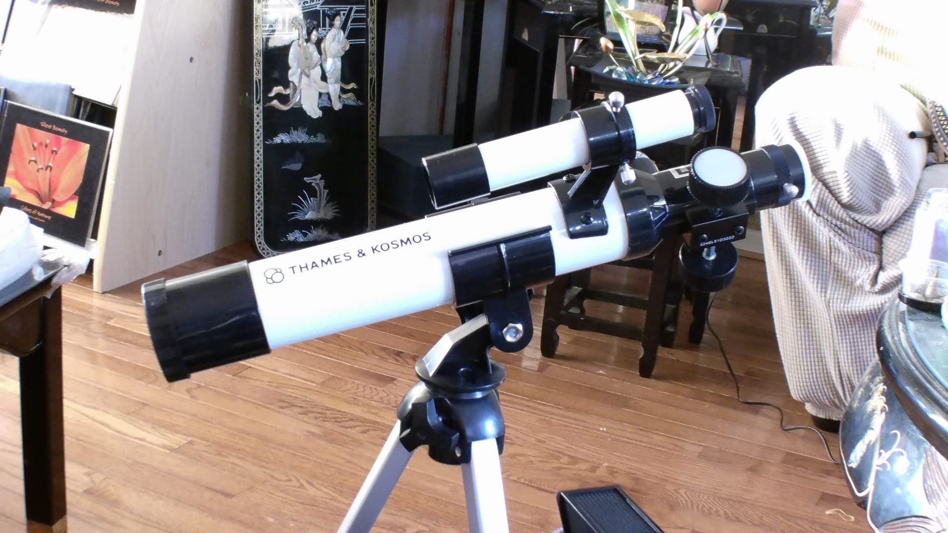 The Thames & Kosmos Telescope Essential STEM Tool | Childrens Refractor Telescope with 100x Magnification & Built-in Compass | Classic Scientific Device for Astronomical & Terrestrial Observations customer photo 2