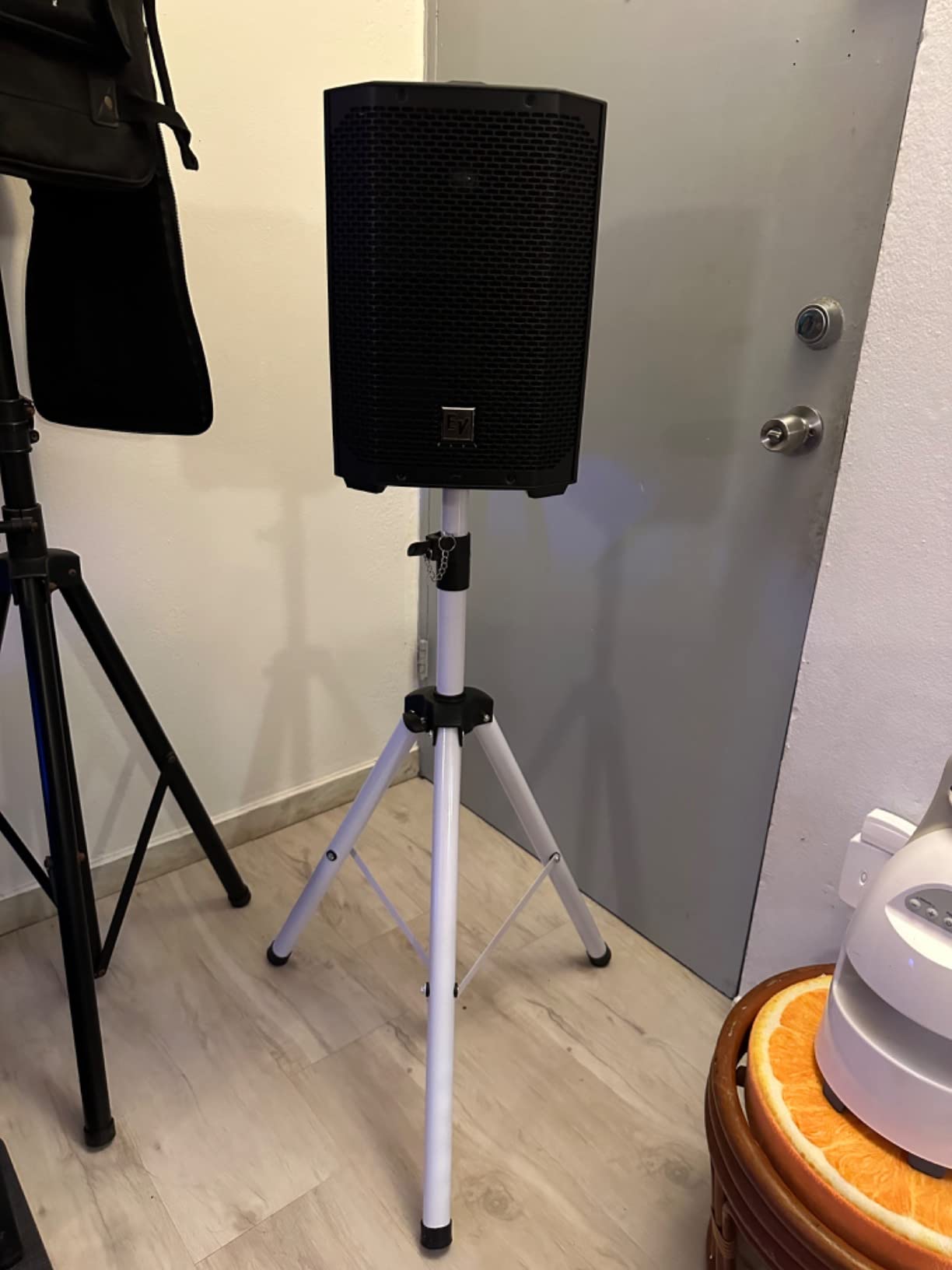 Electro-Voice Everse 8 Battery Powered Weatherized PA Speaker (Black) | Powered Loudspeaker with Bluetooth Audio and Control customer photo 1