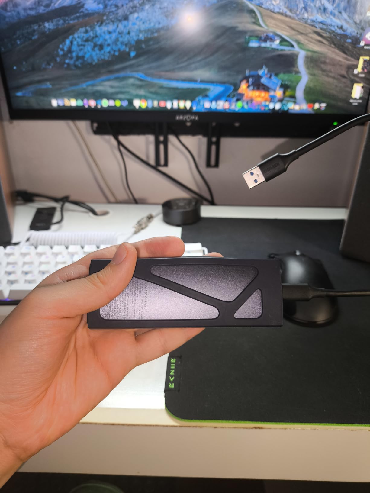 UGREEN SSD Enclosure, Tool-Free USB C External, 10Gbps M.2 NVMe to USB Adapter/Reader Supports M and B&M Keys and Size 2230/2242 /2260/2280 SSDs customer photo 1