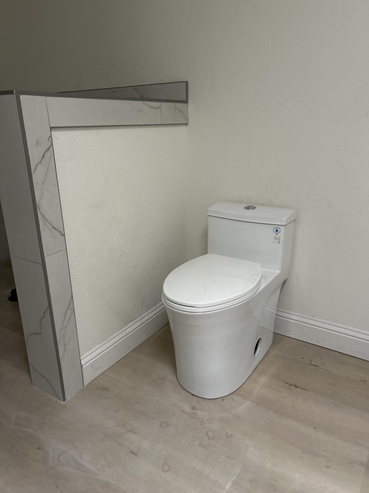 HOROW T0338W Compact One Piece Toilet, ADA Chair Height 17.3