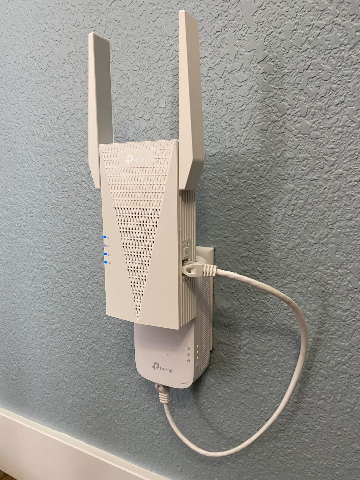 TP-Link AX3000 WiFi 6 Range Extender (RE715X) | PCMag Editor's Choice | Dual-Band Wireless Repeater w/Ethernet Port | Up to 2400 Sq. Ft., 64 Devices | EasyMesh customer photo 1