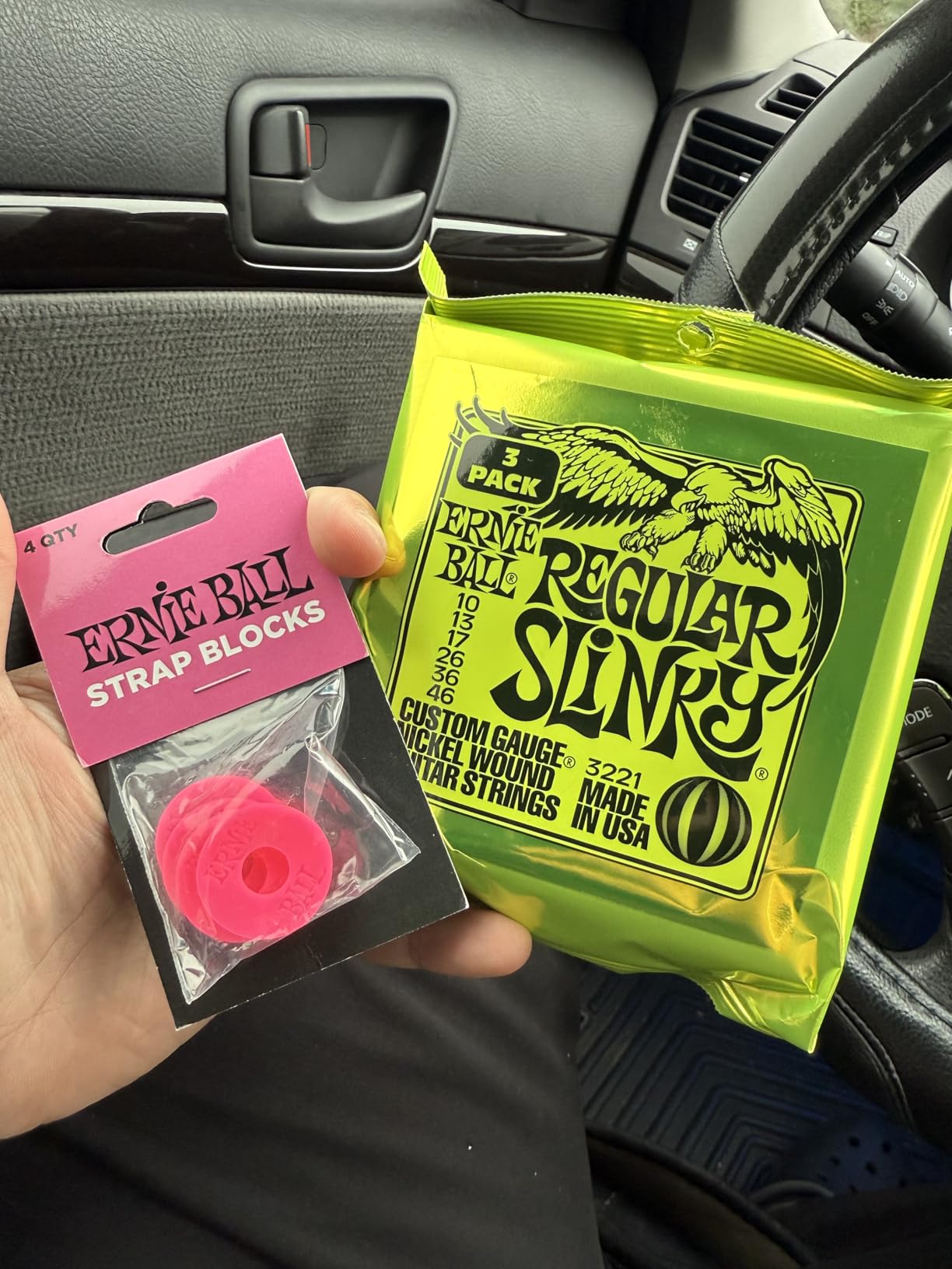Ernie Ball Strap Blocks, Cream (P05624) customer photo 1