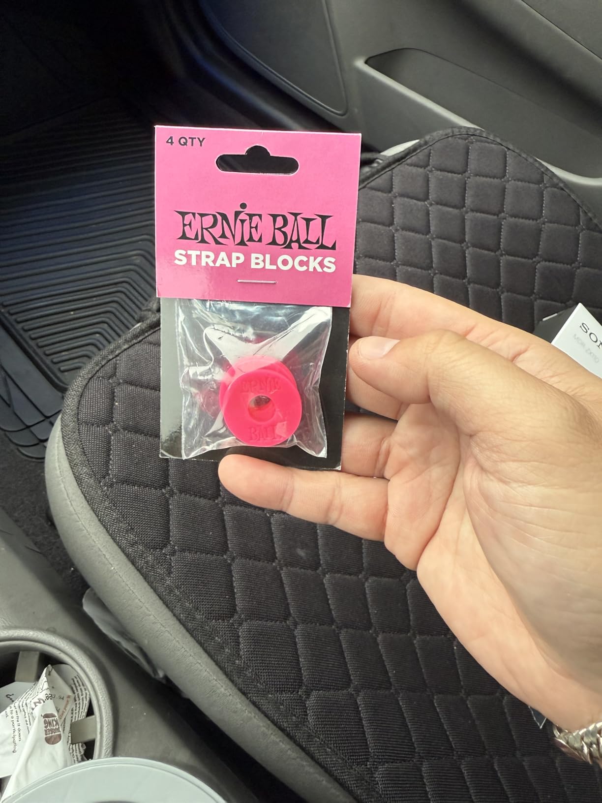 Ernie Ball Strap Blocks, Cream (P05624) customer photo 2